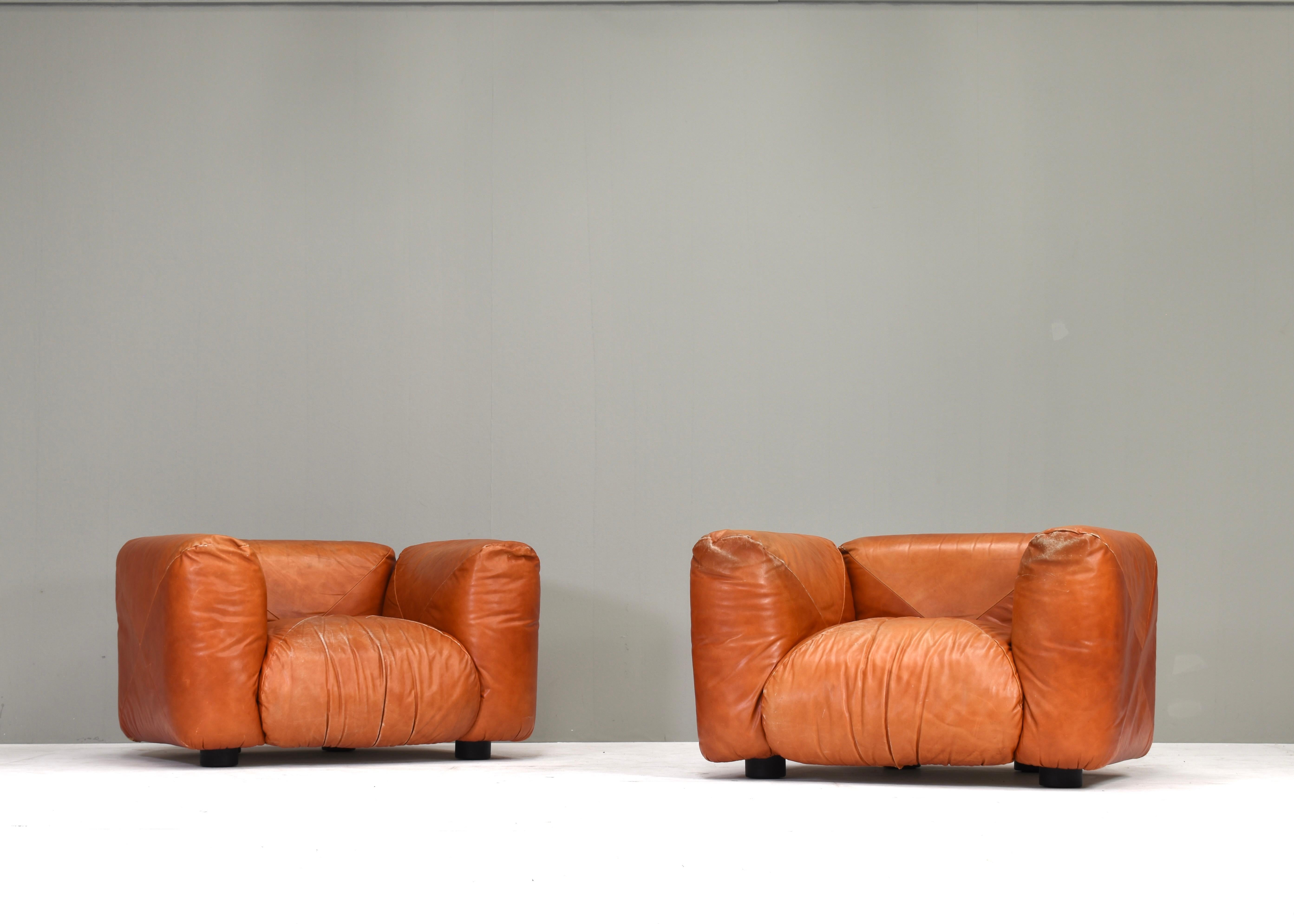The Marius&Marius lounge chairs and sofa were designed by the Italian architect and designer Mario Marenco in 1970. He is known for distinctive and innovative designs, featuring large, plush cushions that appear to float on a lightweight, flexible