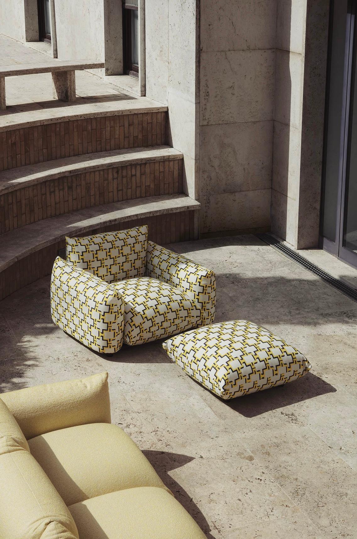 Mario Marenco 'Marenco' Outdoor Lounge Chair per Arflex. Nuovo, produzione attuale.

L'iconica serie 'Marenco', ma per l'esterno e in nuovi meravigliosi tessuti.  

Il design inconfondibile e l'ampia modularità rendono il divano Marenco un must