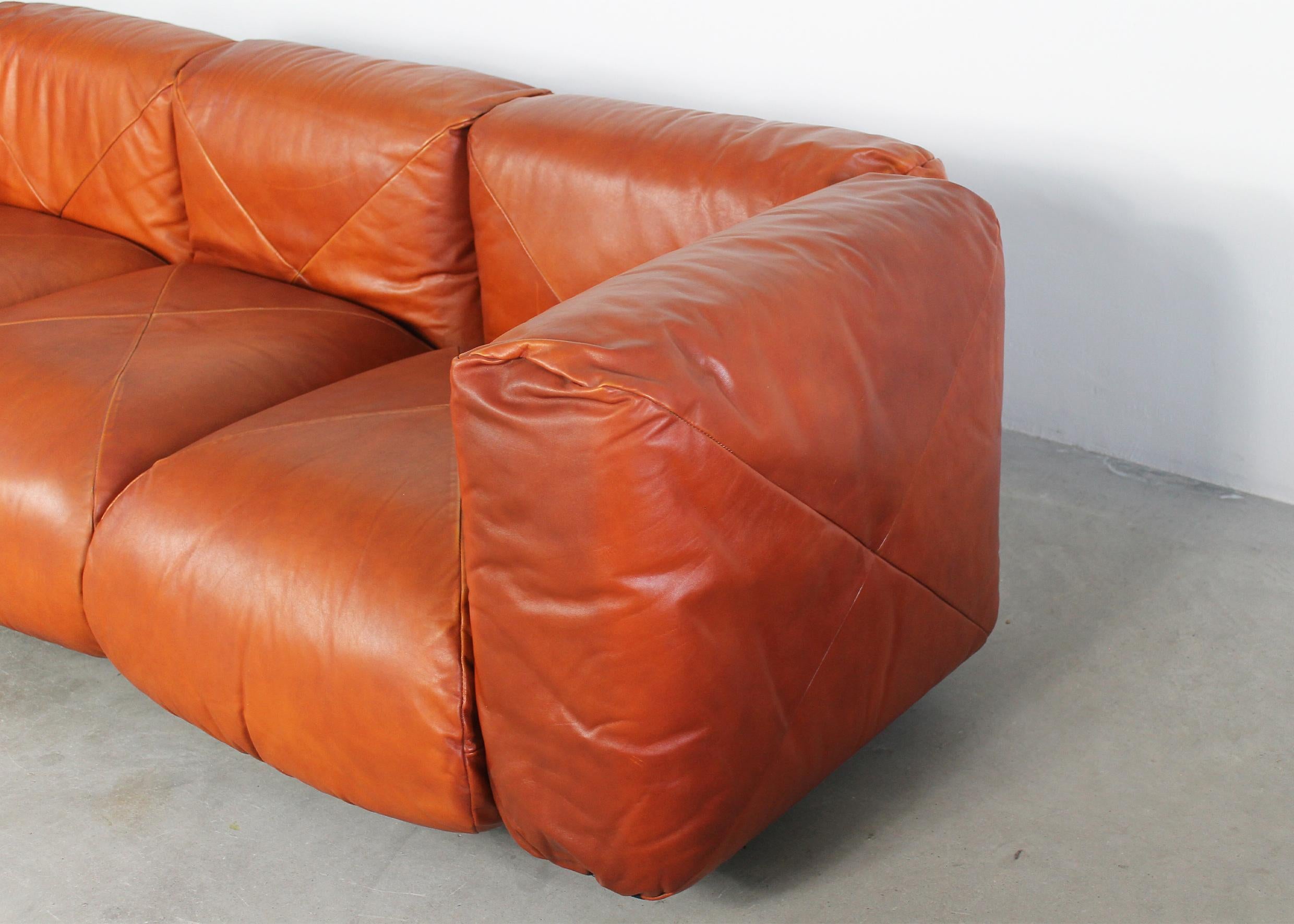Mario Marenco Marius&Marius Three Seater Sofa in Cognac Leather by Arflex 1970s In Good Condition In Montecatini Terme, IT