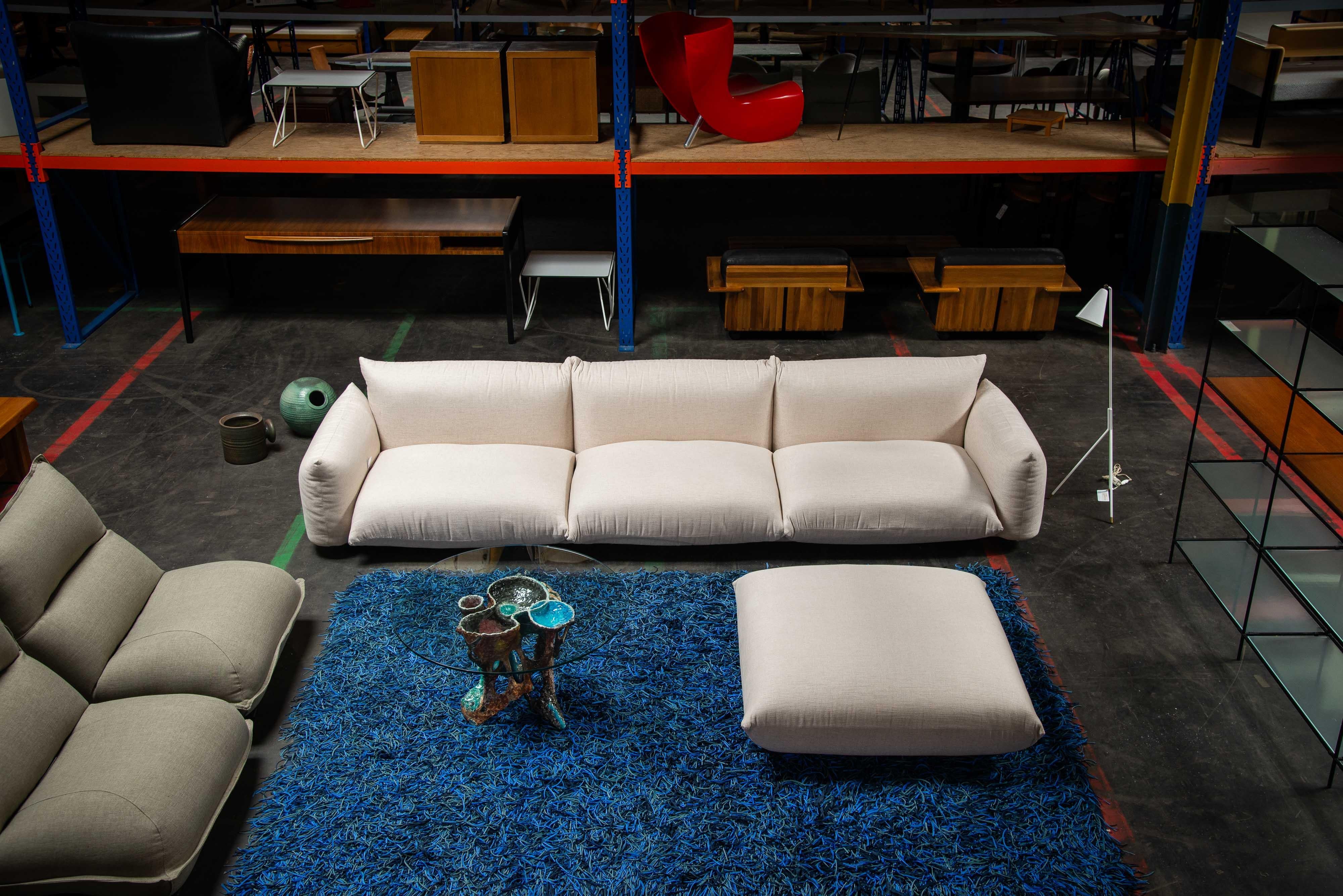 Super gemütliches Lounge-Sofa, entworfen von Mario Marenco und hergestellt von Arflex in Italien in den 1970er Jahren. Das Sofa Marenco von Arflex steht für Komfort und Qualität auf höchstem Niveau und ist auch heute noch aktuell. Dieses Sofa ist
