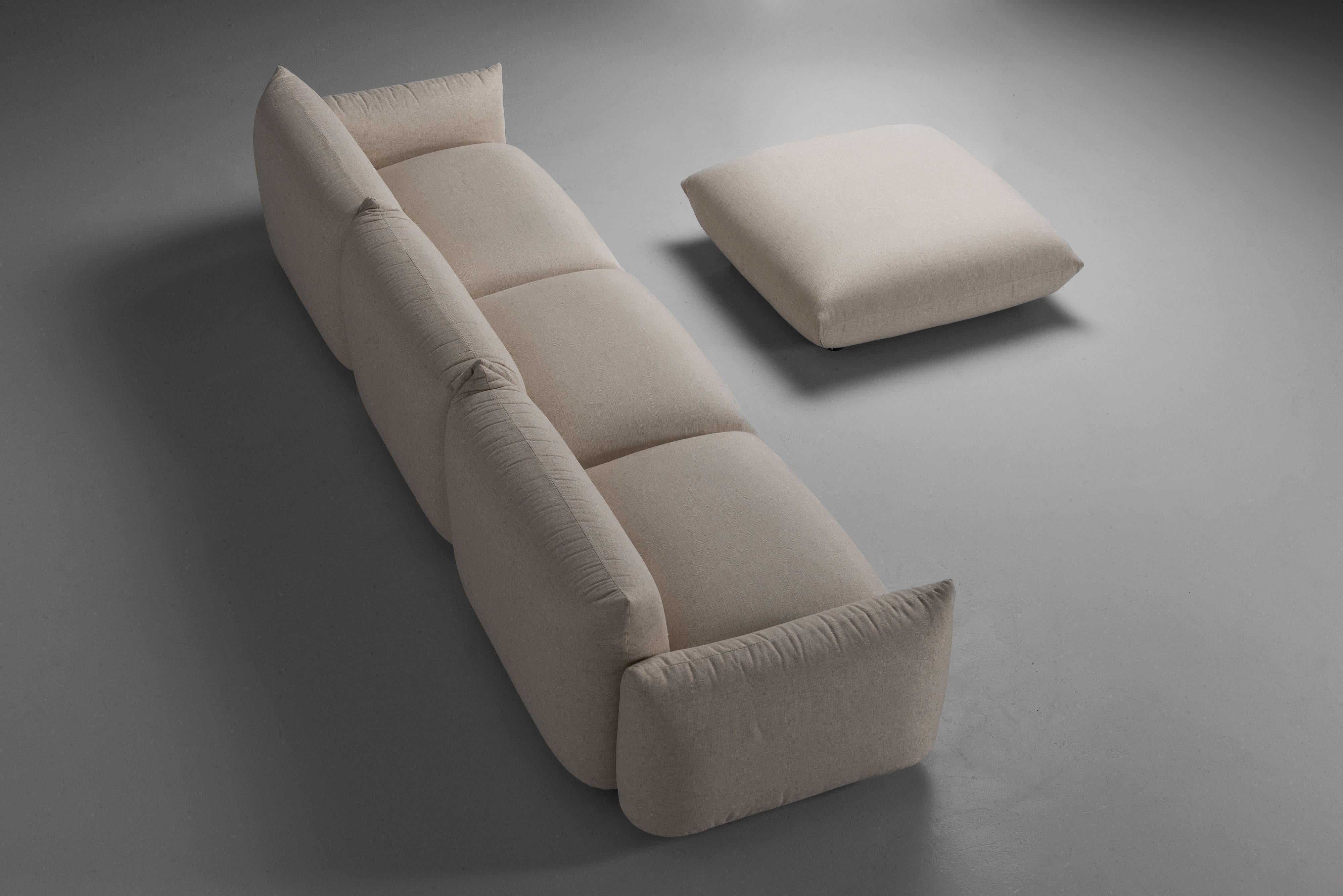 italien Mario Marenco canapé et pouf Arflex Italie 1971 en vente