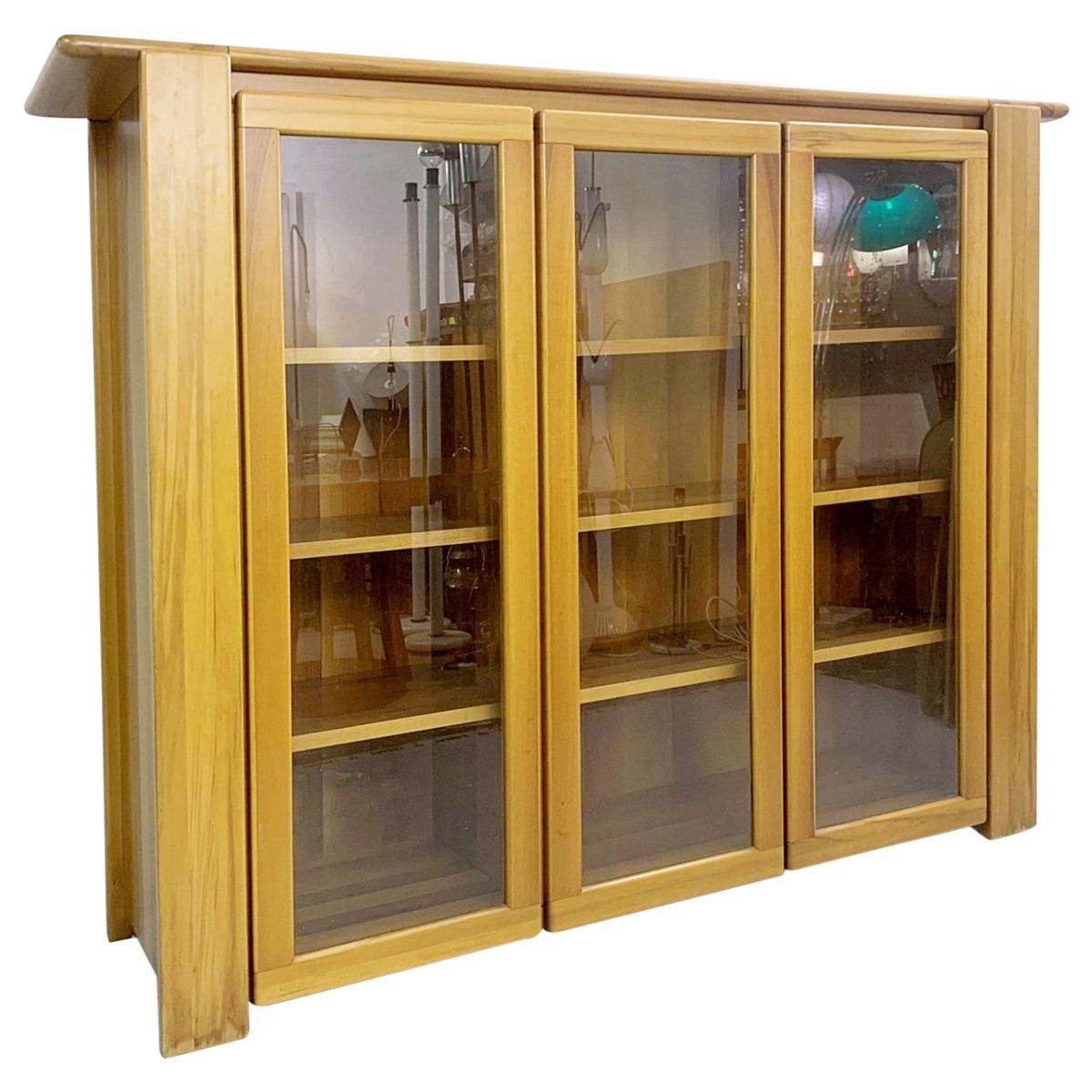 Vitrine en noyer de Mario Marenco:: Italie:: 1980