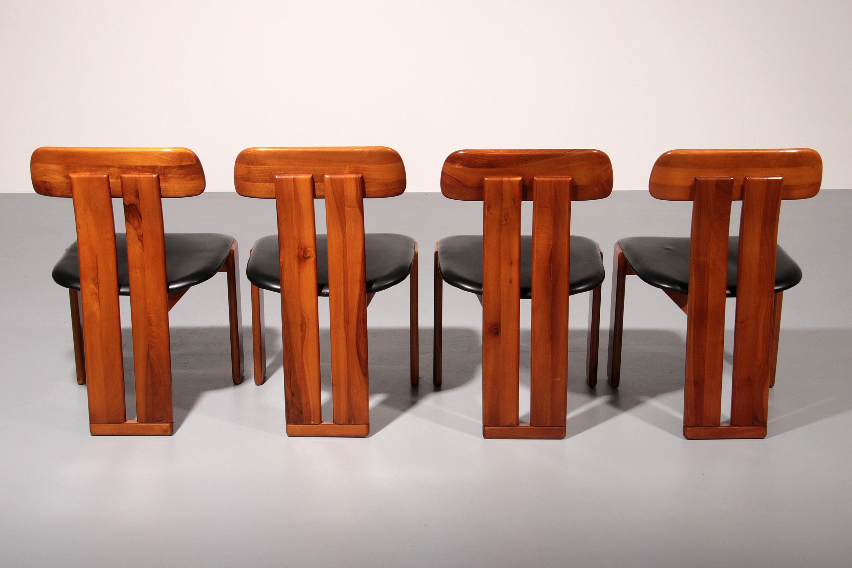 Fine XX secolo Sedie da pranzo Sapporo in noce di Mario Marenco per Mobilgirgi, anni '70 in vendita