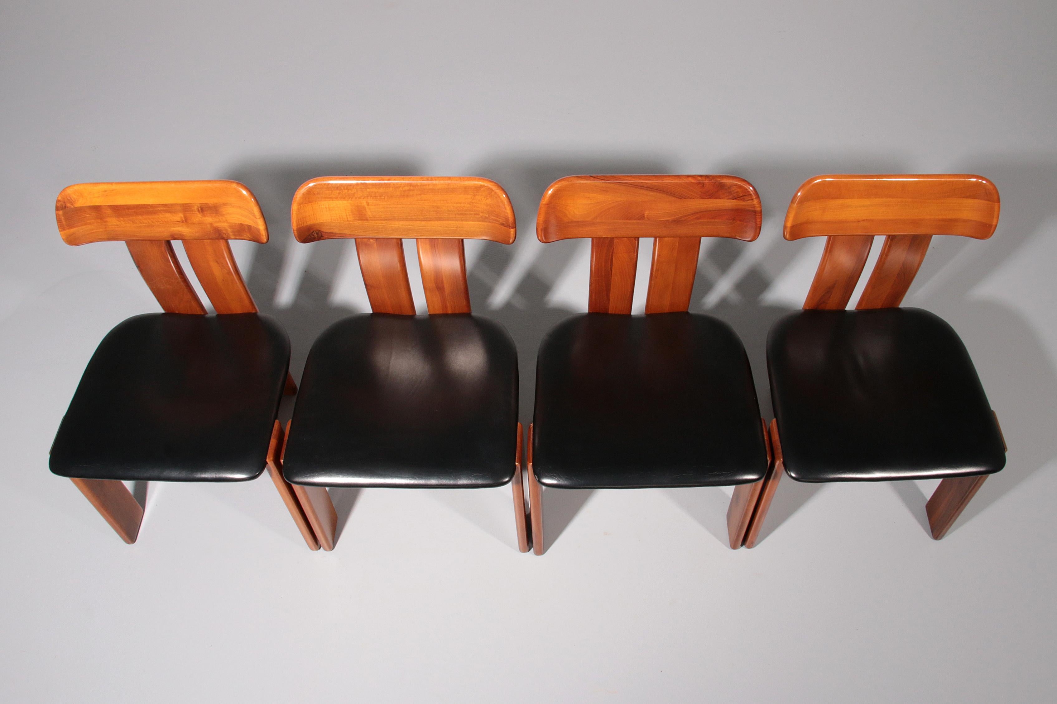 Sedie da pranzo Sapporo in noce di Mario Marenco per Mobilgirgi, anni '70 in vendita 1