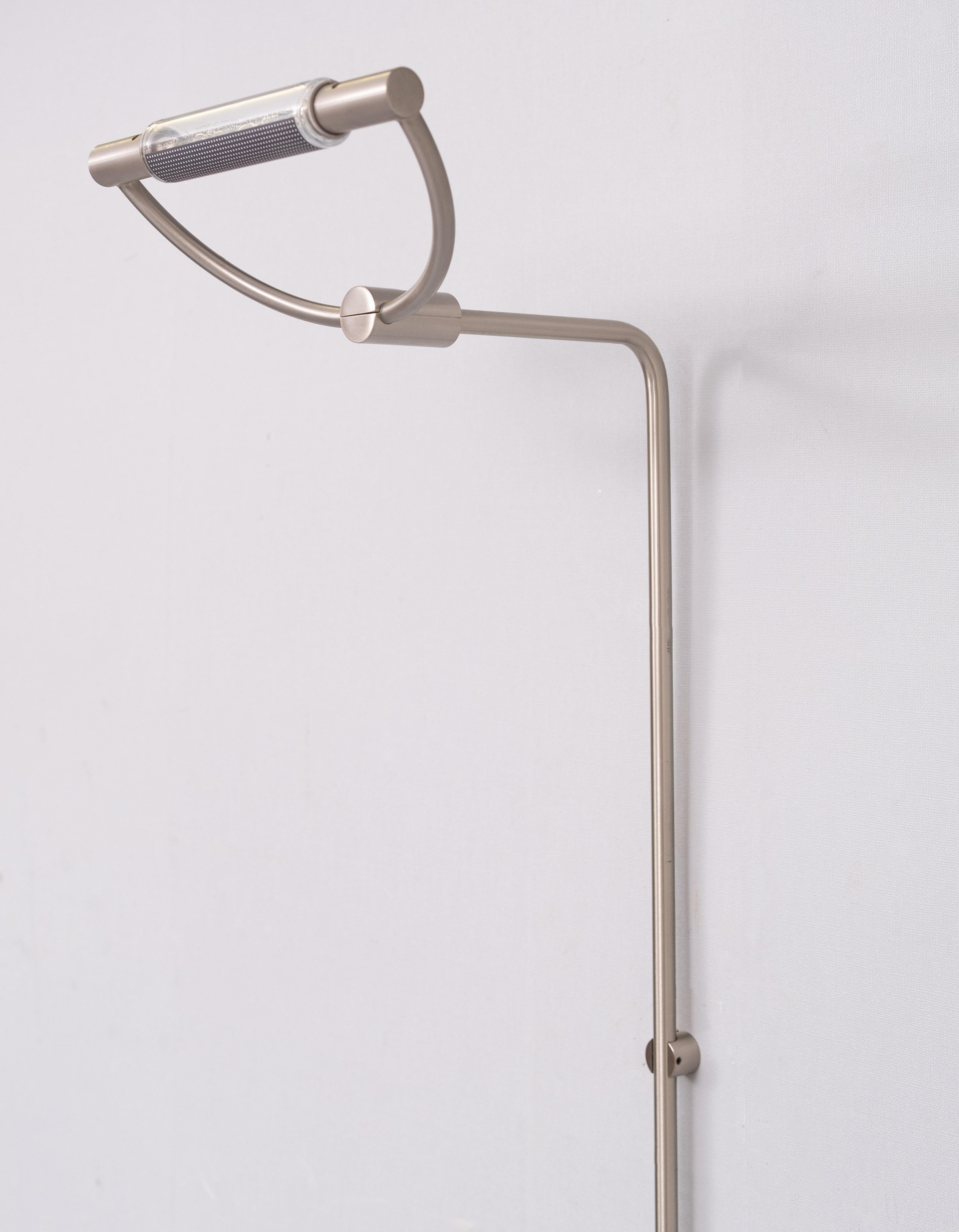 Aplique Mario Melocchi & Franco Bettonica edición Cini & Nils
La colección Gradi fue diseñada por los diseñadores Franco Bettonica y Mario Melocchi en 1990 para Cini & Nils. El aplique largo Gradi es un aplique de interior con regulador de