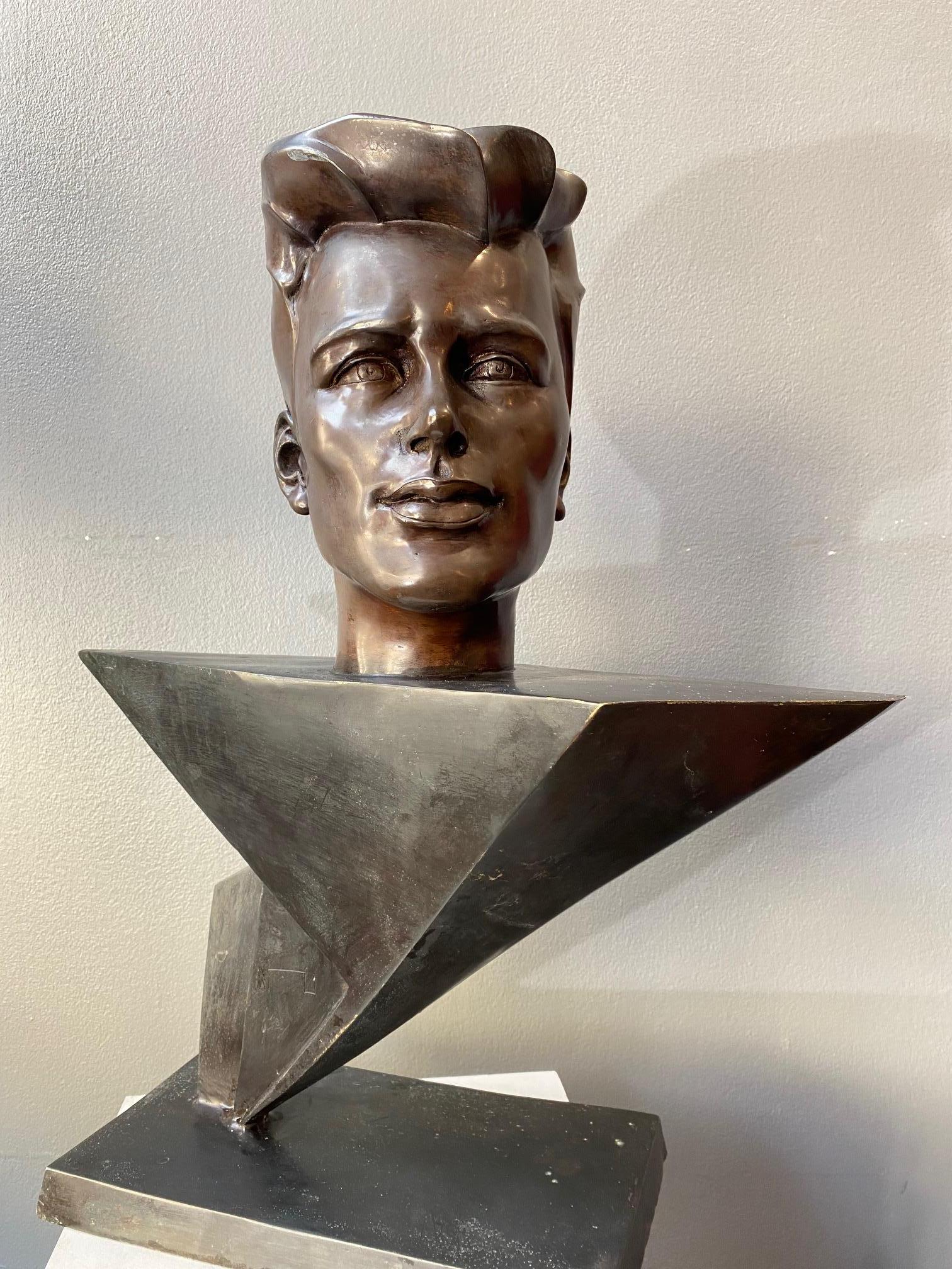 Escultura de bronce de Mario Napoli, artista suizo del siglo XX. Sus obras se vendieron 12 veces en subastas desde 2022.  Obra firmada en bronce. Edición 1/8 