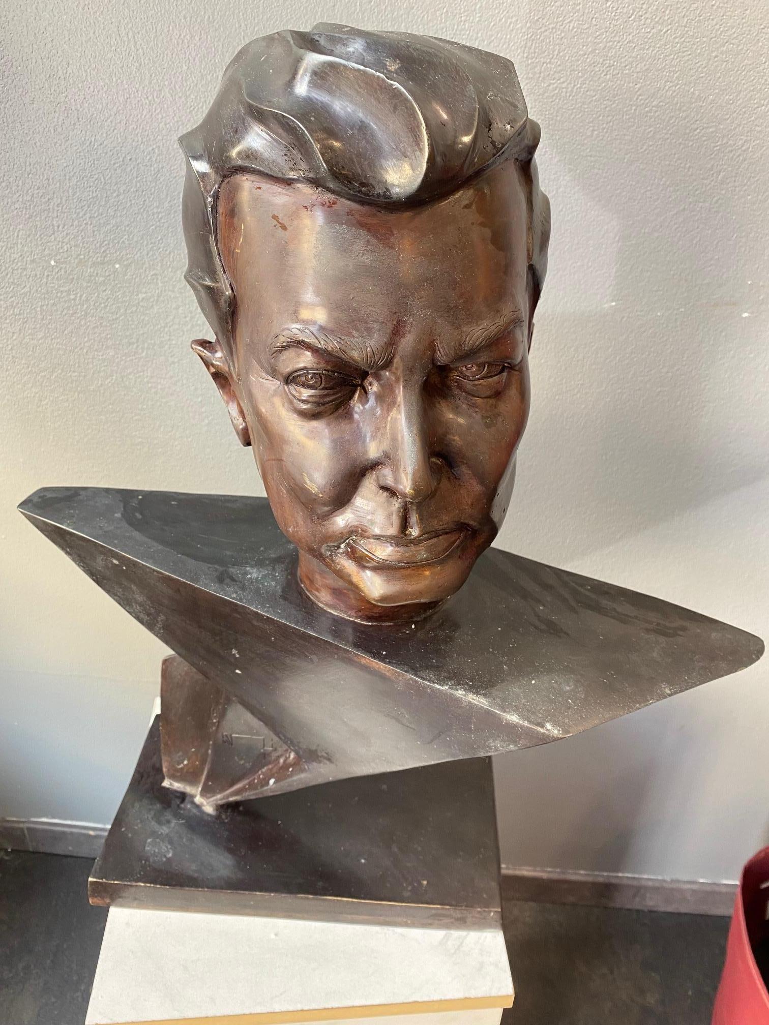 Orson Wells von Mario Napoli - Bronze 60x50x28 cm im Angebot 2
