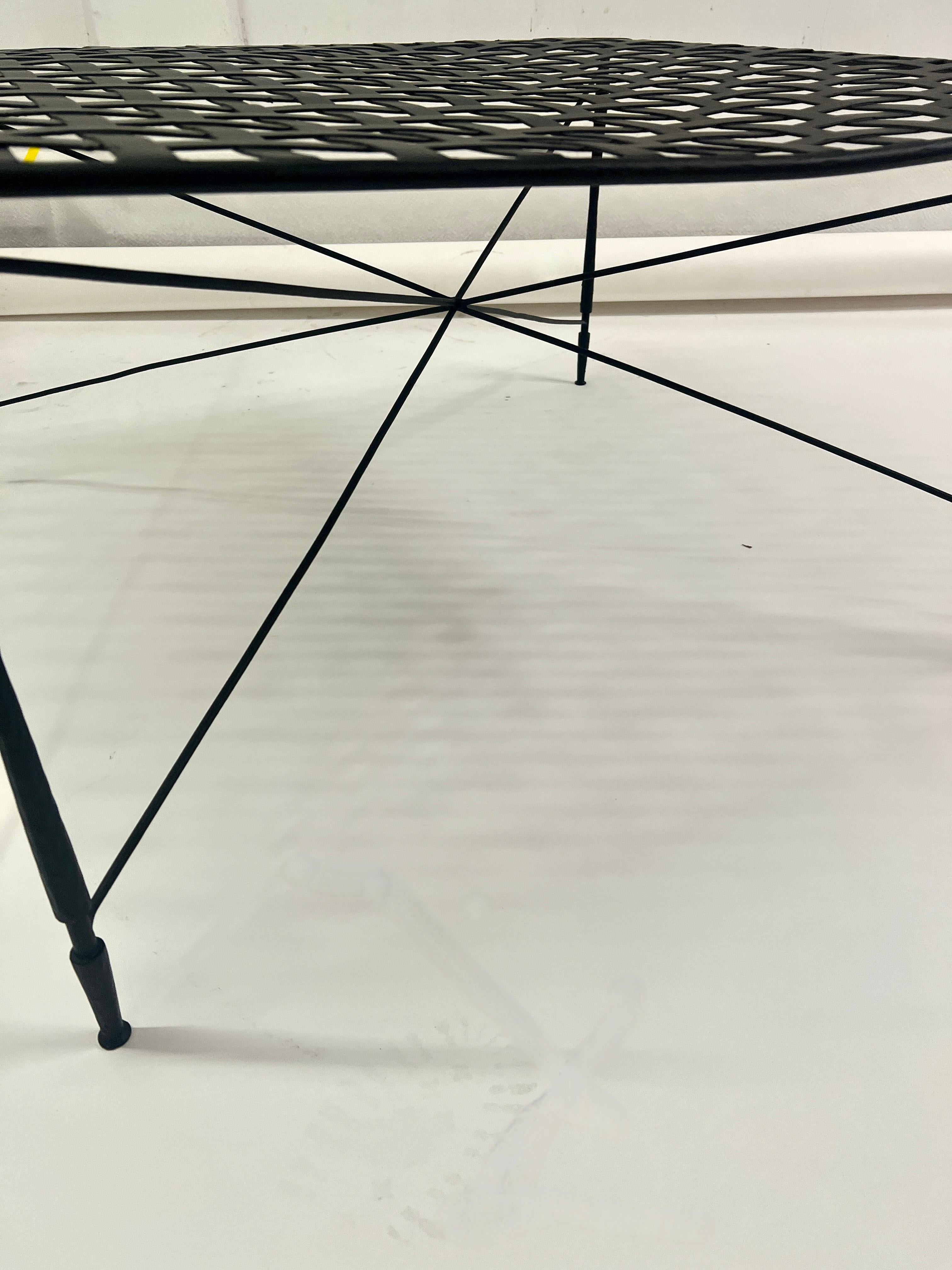 Italiano Mario Papperzini para John Salterini Mesa de cóctel enrejada para patio en venta 3