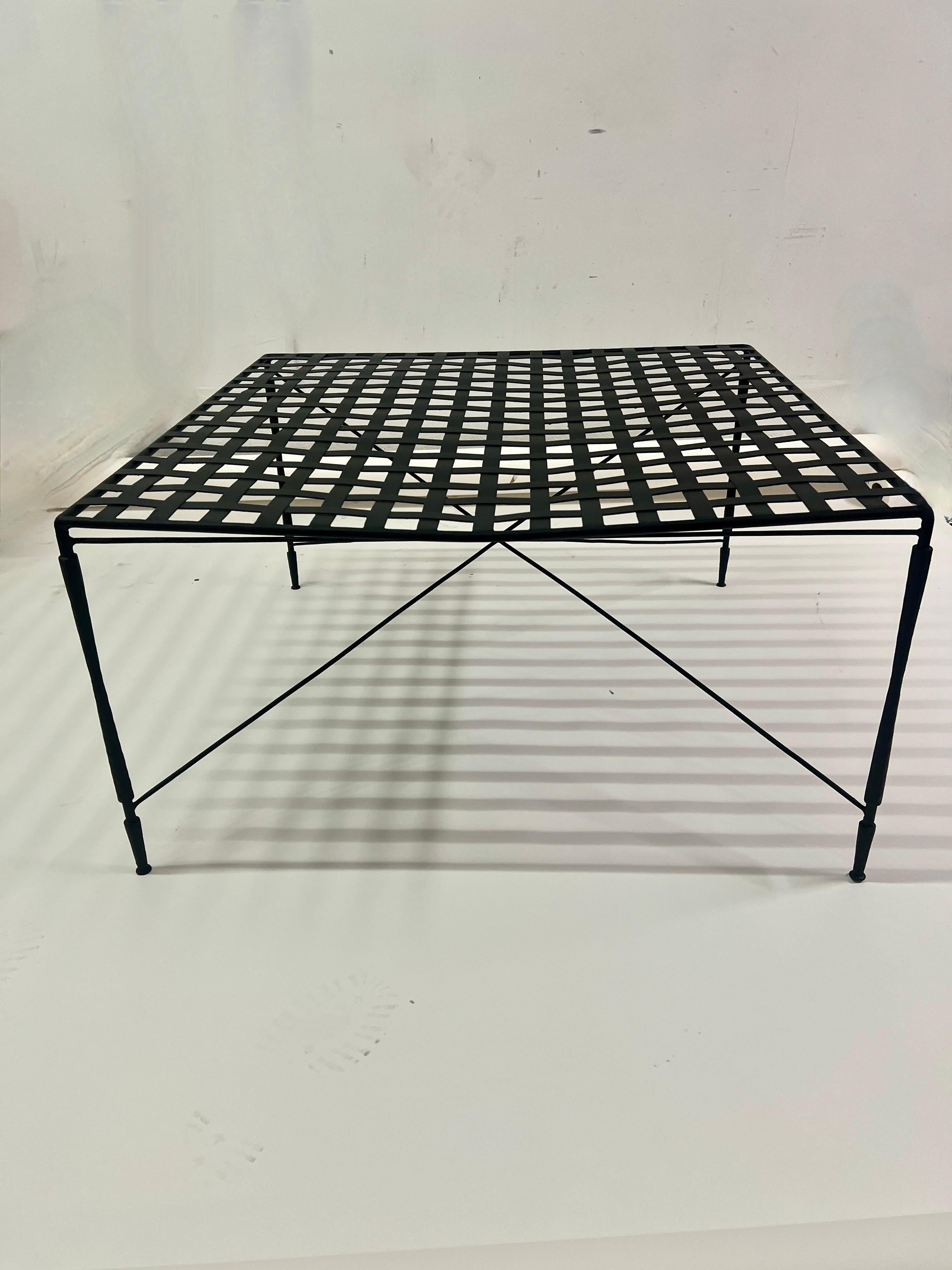 Italiano Mario Papperzini para John Salterini Mesa de cóctel enrejada para patio Hecho a mano en venta