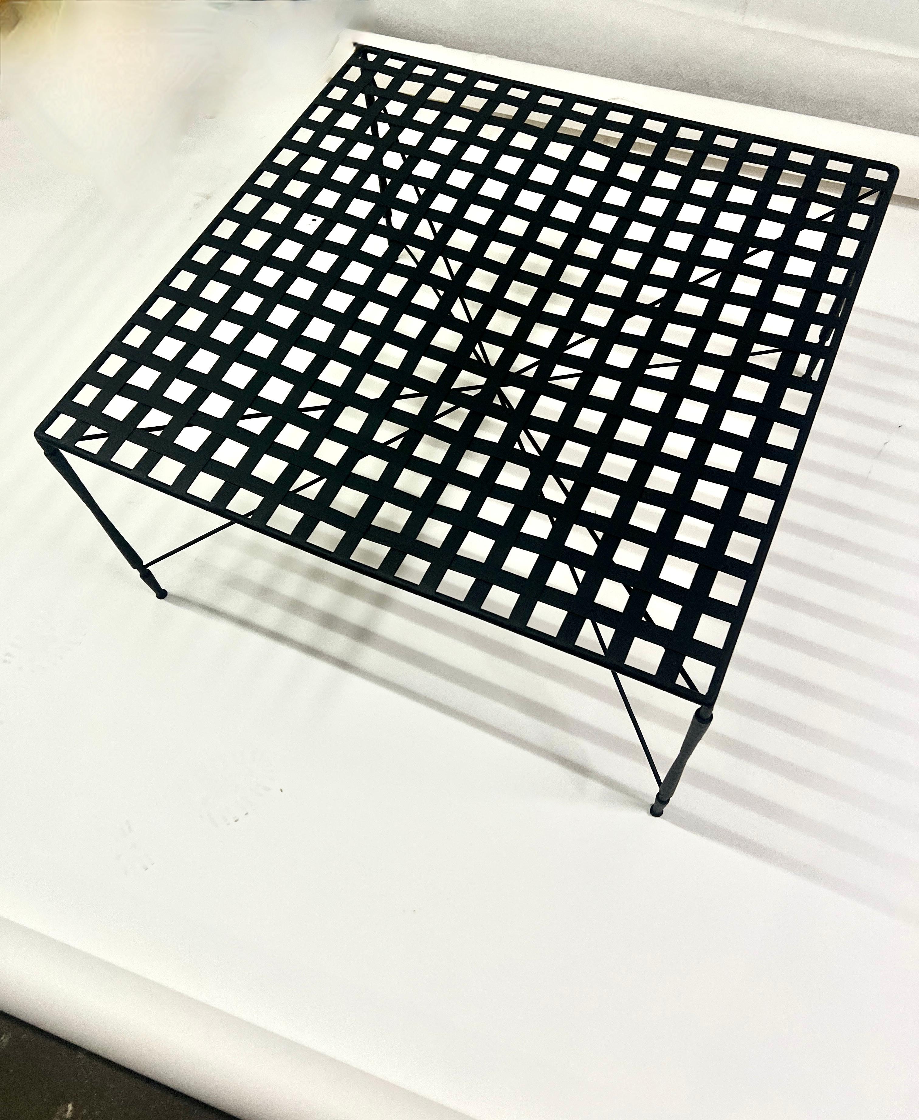 Italiano Mario Papperzini para John Salterini Mesa de cóctel enrejada para patio siglo XX en venta