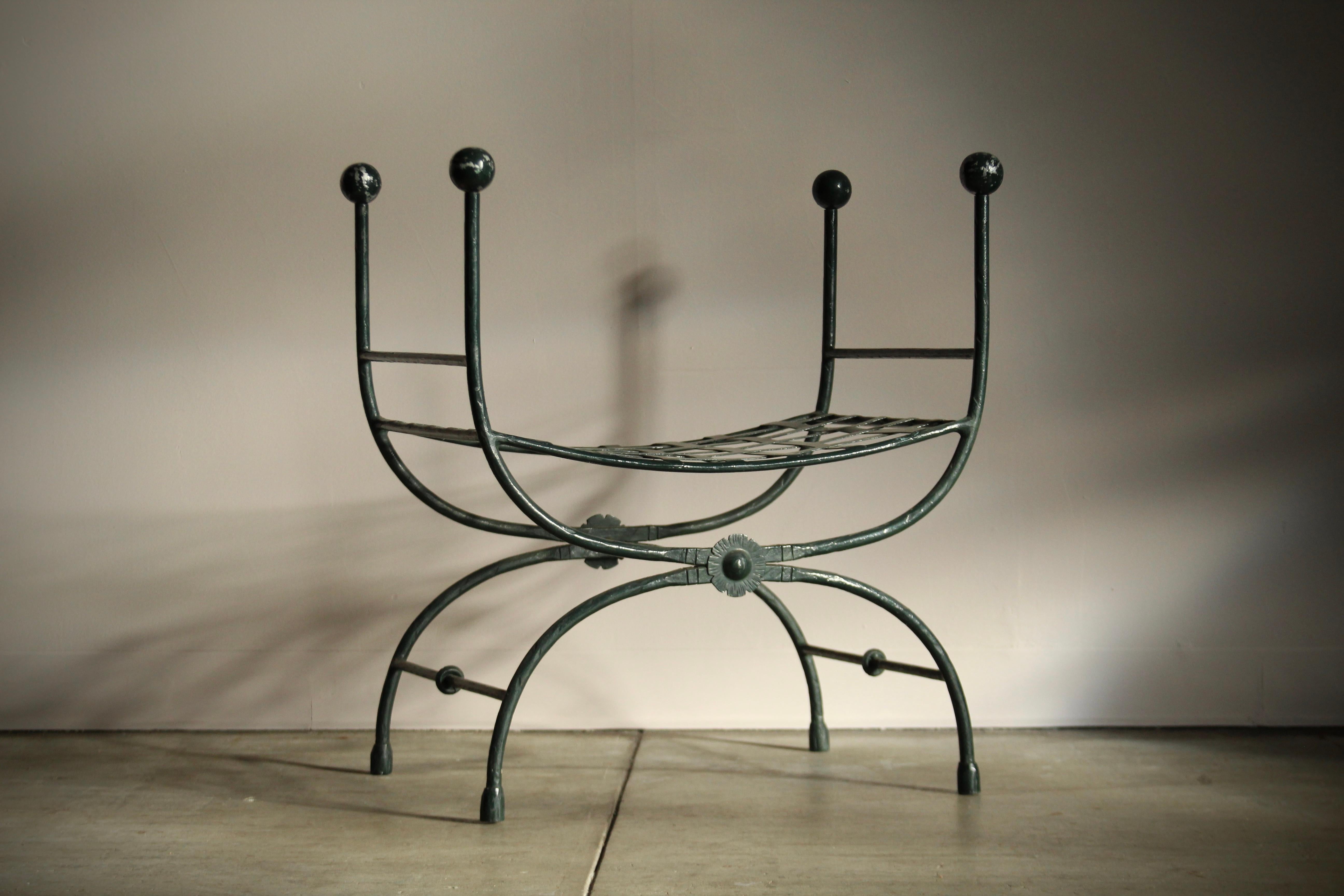 Un hermoso taburete de exterior 