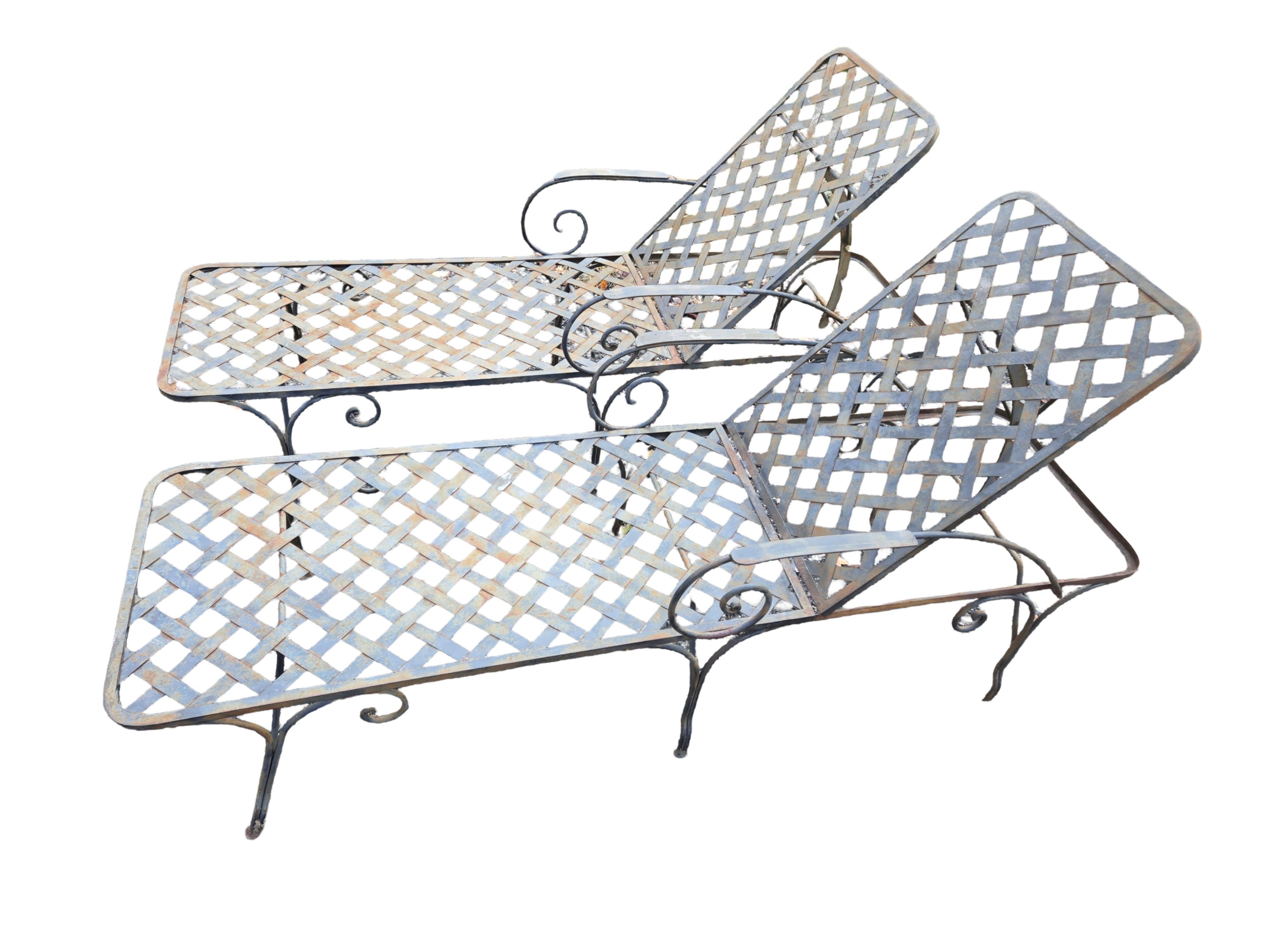 Mario Papperzini Style Wrought Iron Chaise Lounge Chairs en Bueno estado para la venta en Cumberland, RI
