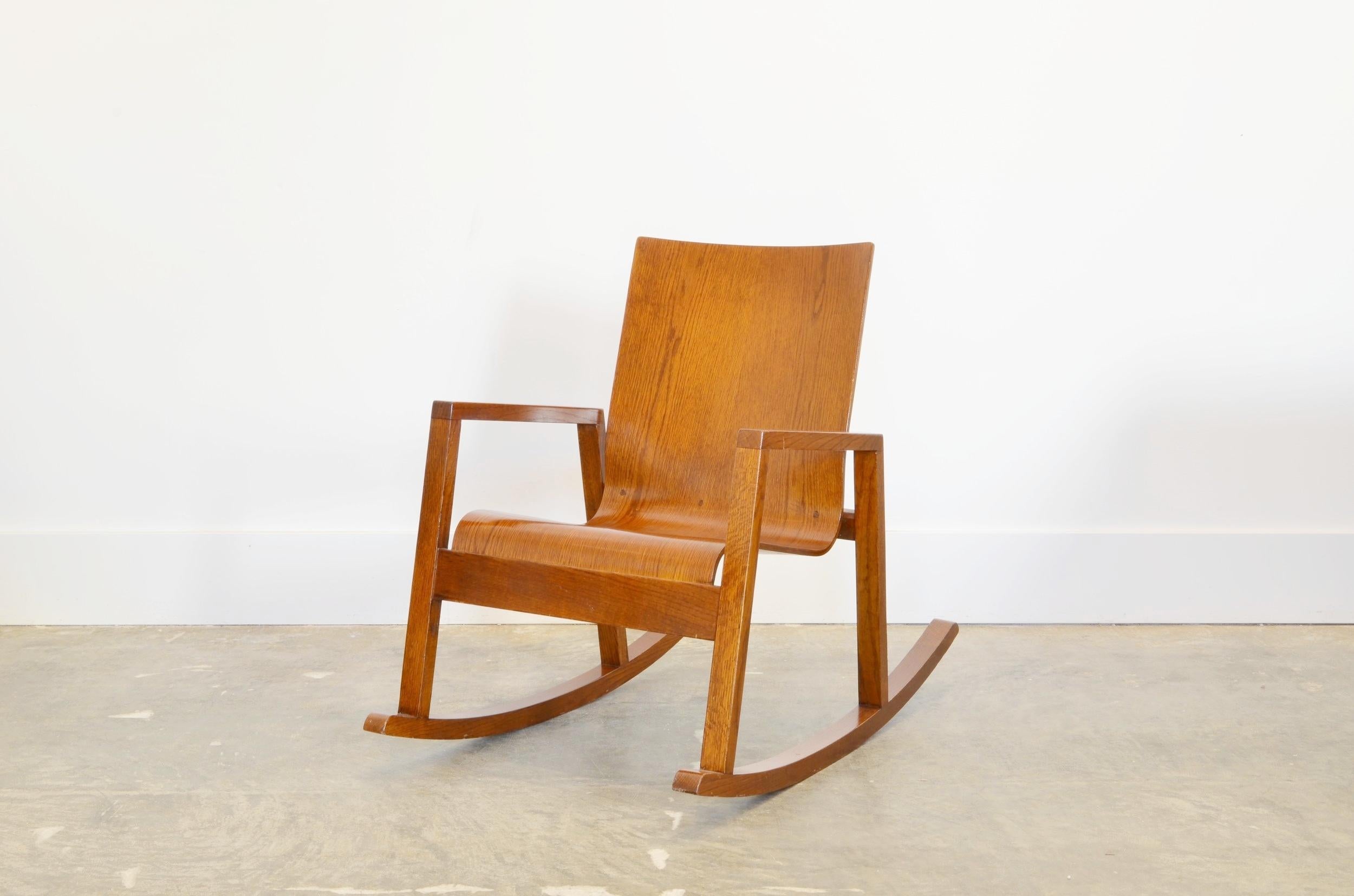 Mario Prandina 'Dondol' Rocking Chair in Oak In Good Condition For Sale In Scottsdale, AZ