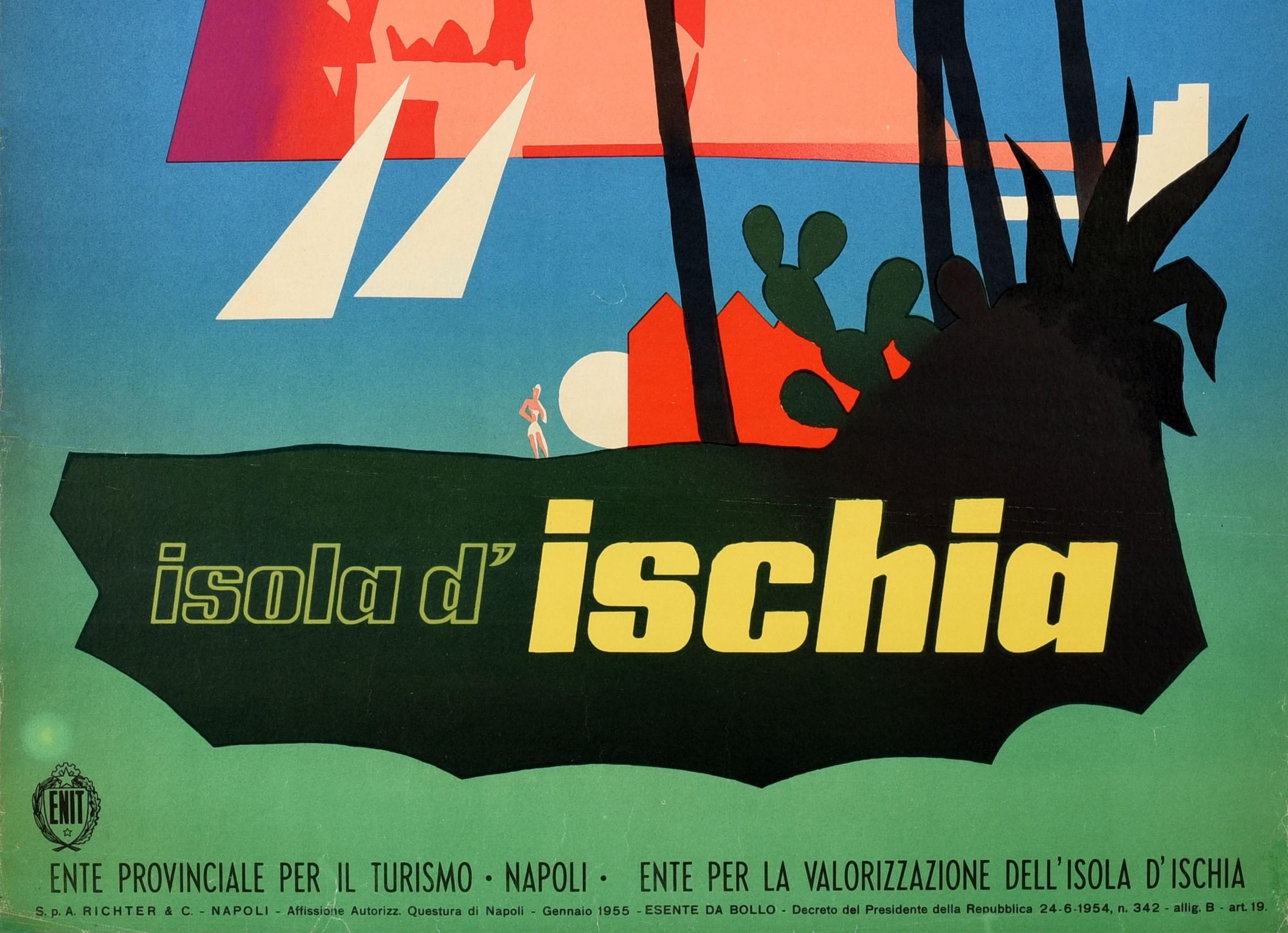 Originale manifesto di viaggio d'epoca per l'isola d'Ischia / Isola d'Ischia emesso dall'ENIT con un colorato disegno di Mario Puppo (1913-1989) che raffigura una veduta verso il medievale Castello Aragonese con barche a vela sul Mar Tirreno e una