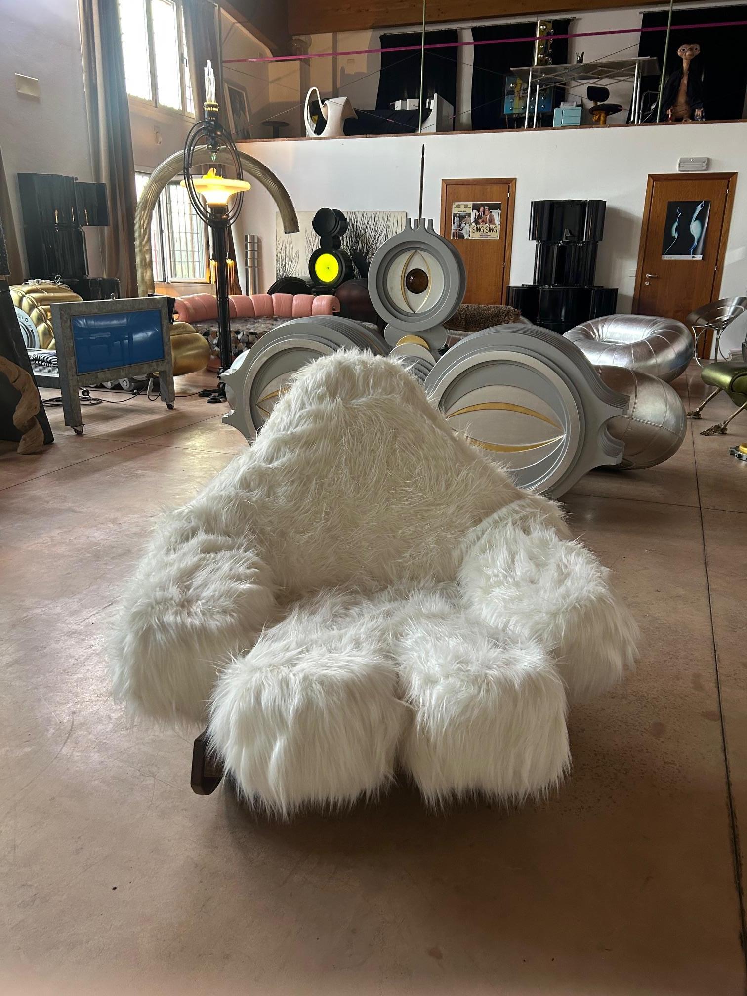Pop Art iconic Mario Scheichenbauer “Yeti” rocking chair for Elam, Italy. 1970s.
Stained oak basket structure, anthropomorphic cushion covered with long haired wolf faux fur. Perfect conditions.