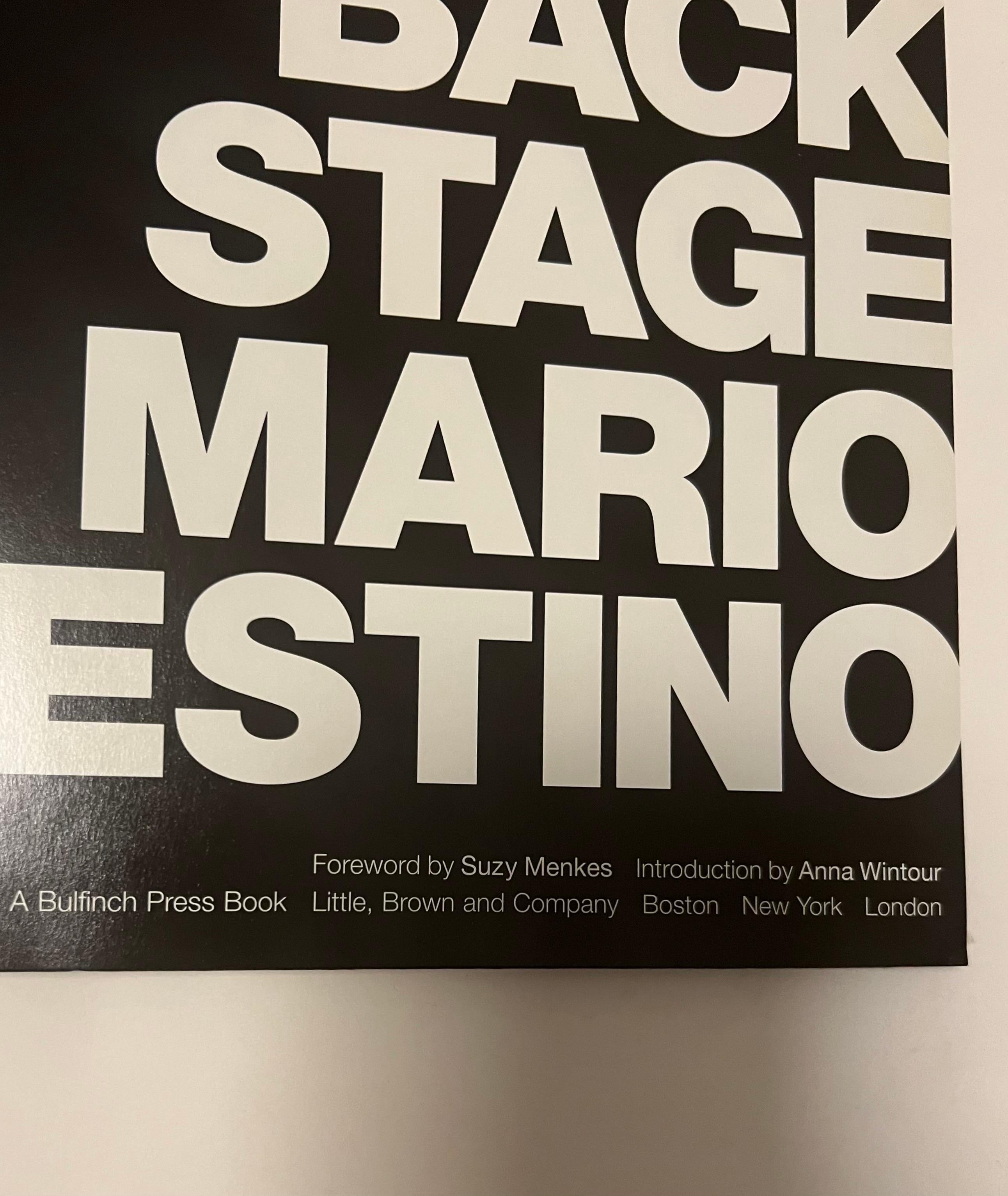 Mario Testino Front Row Back Stage première édition à couverture rigide 1999 Bon état - En vente à New York, NY