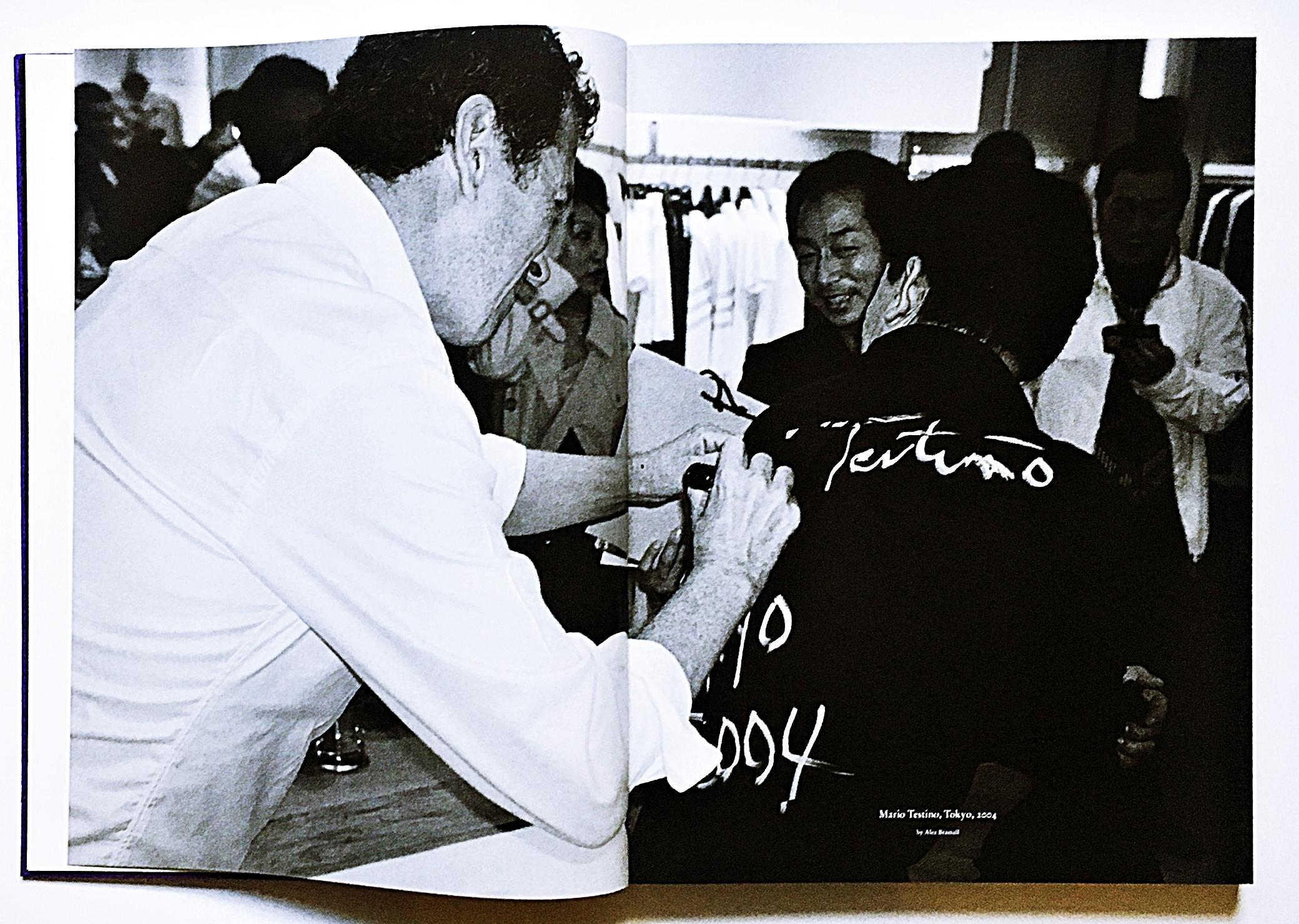Lt Ed Hand Signed Book: Mario Testino Private View Bi-Lingual (Chinese-English) For Sale 14