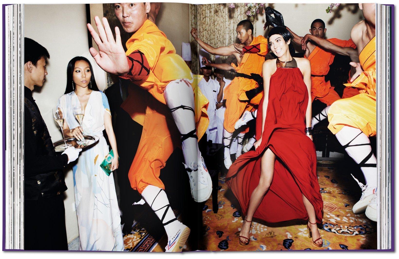 Lt Ed Hand Signed Book: Mario Testino Private View Bi-Lingual (Chinese-English) For Sale 15