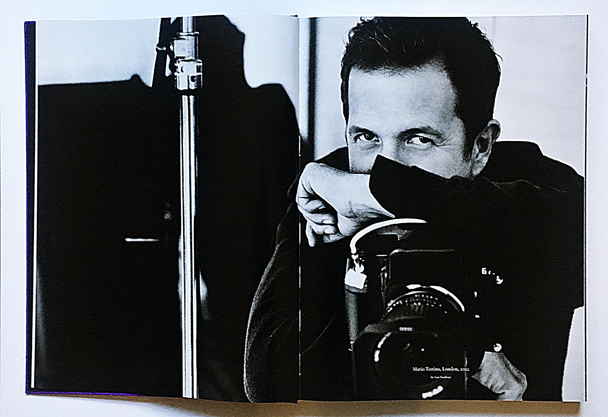 Lt Ed Hand Signed Book: Mario Testino Private View Bi-Lingual (Chinese-English) For Sale 4