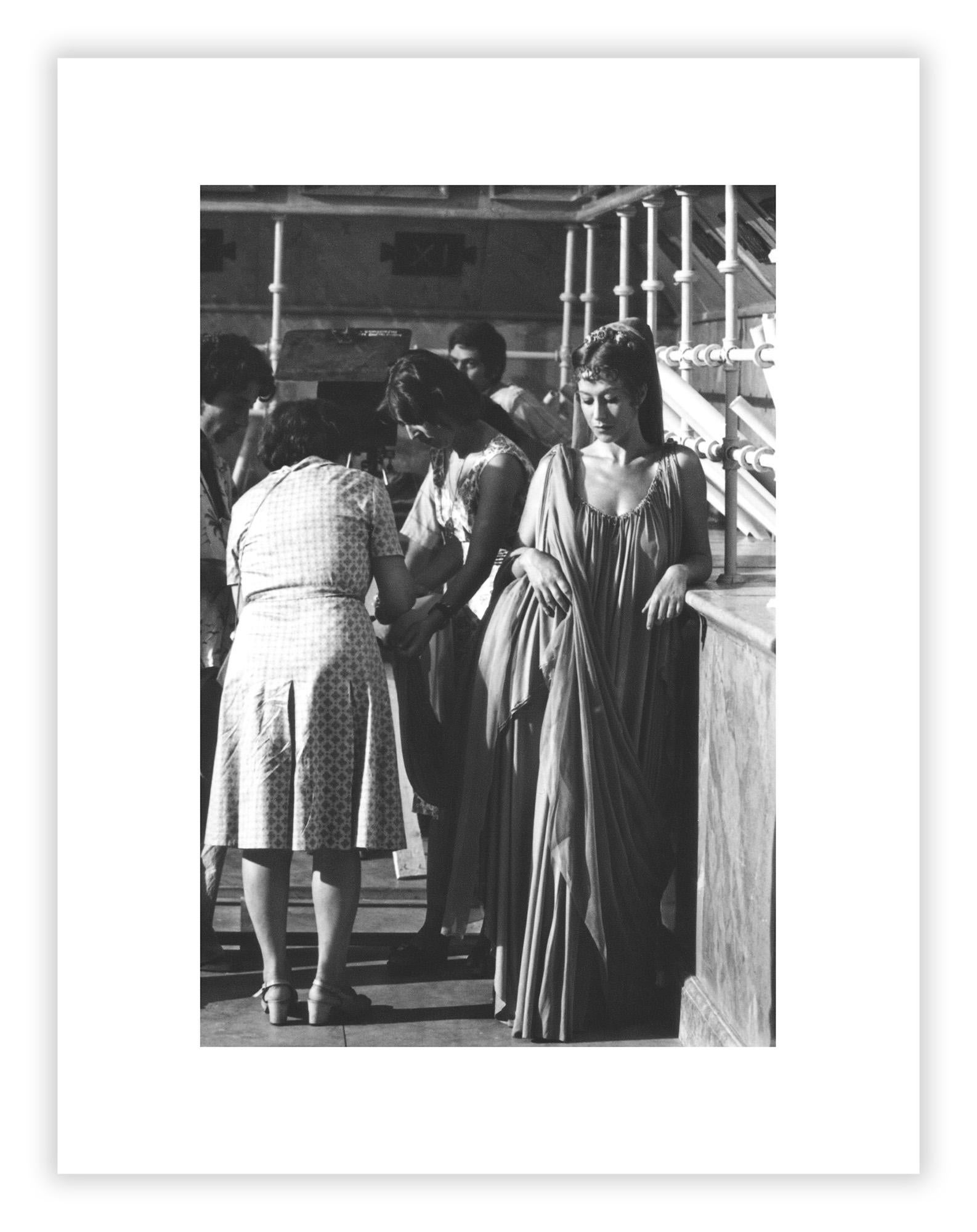 Century Guild présente une sélection de photographies inédites prises sur le plateau de Caligula en 1976 par le légendaire photographe italien Mario Tursi, connu pour son travail avec les réalisateurs italiens Pier Paolo Pasolini et Luchino Visconti