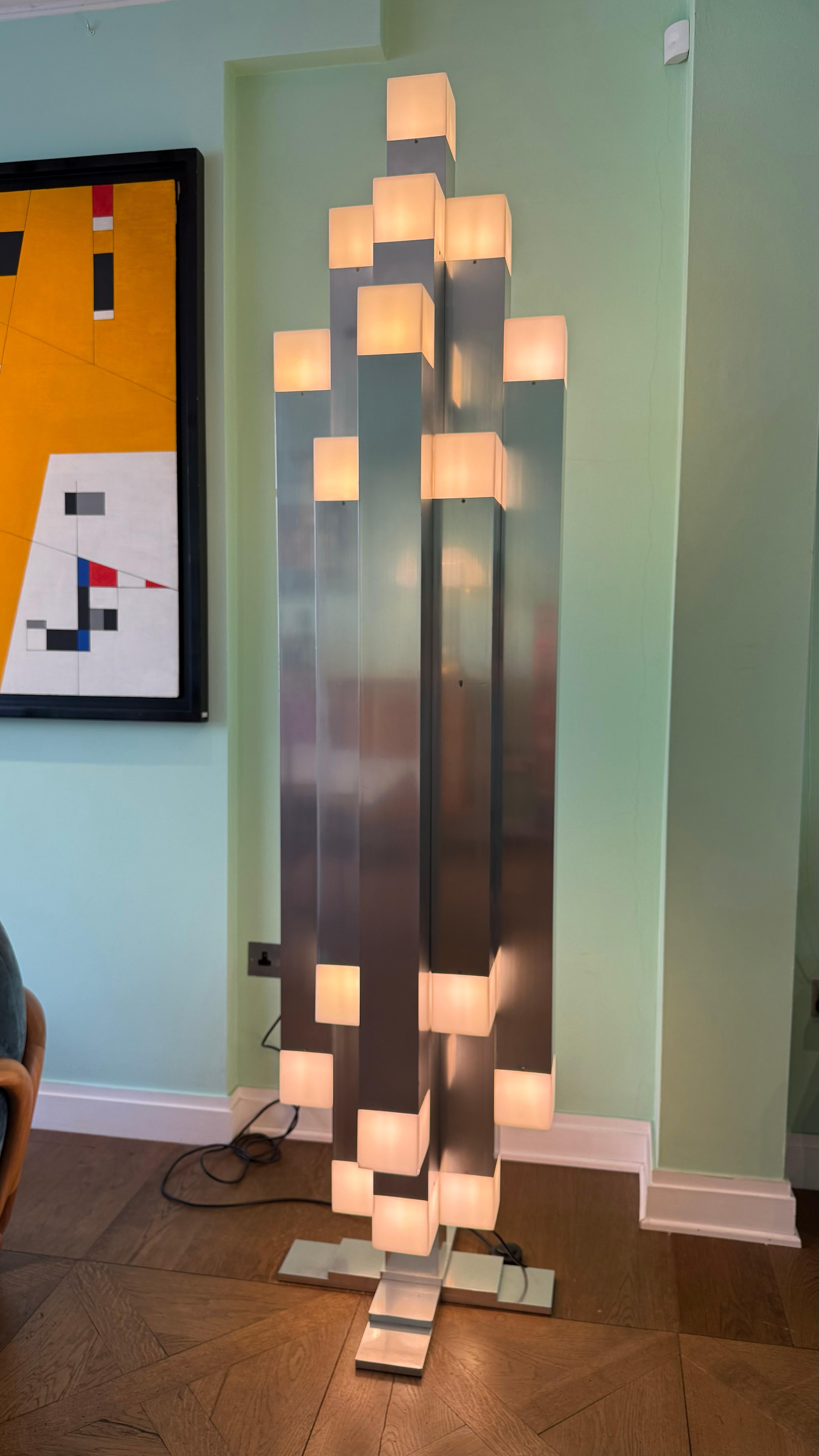 Lámpara de pie Mario Vento para New Lamp Acero escultórico italiano Perspex finales del siglo XX en venta