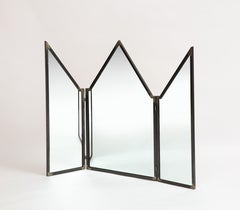 Specchio pieghevole in ferro patinato con tre pannelli di Mario Villa