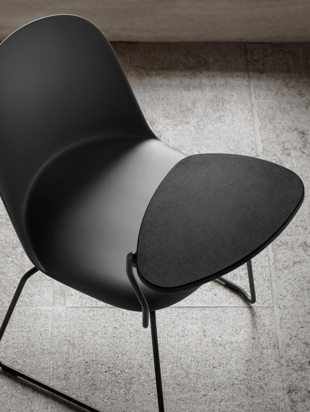 Chaise de conférence Mariolina en coquillage gris soie avec pieds anthracite par E-GGS en vente 3