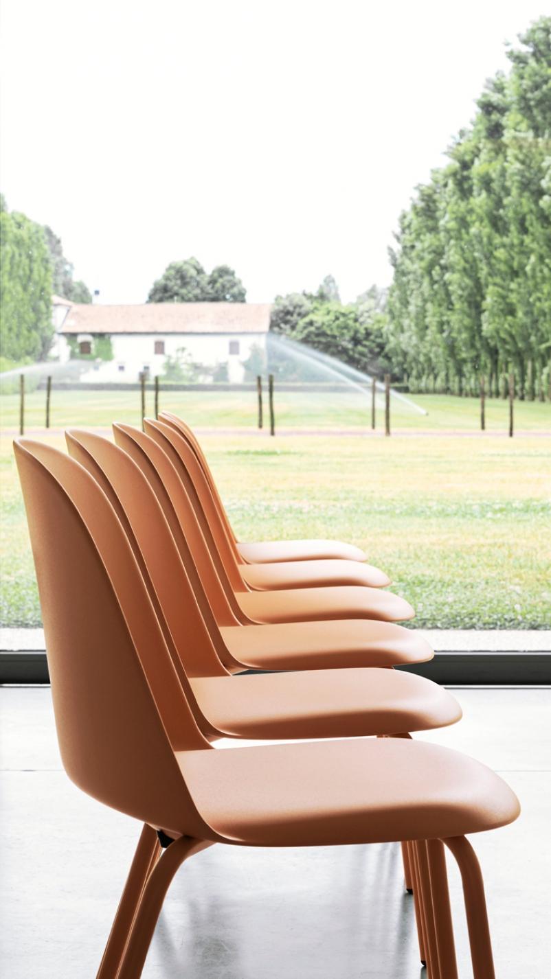 Chaise de conférence Mariolina en coquillage gris soie avec pieds anthracite par E-GGS en vente 8