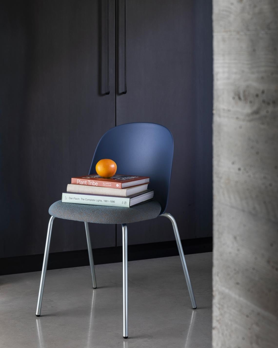 Chaise de conférence Mariolina en coquillage gris soie avec pieds anthracite par E-GGS en vente 11