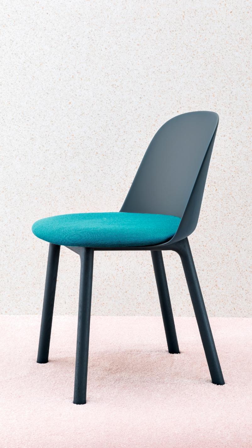 Chaise de conférence Mariolina en coquillage gris soie avec pieds anthracite par E-GGS en vente 1
