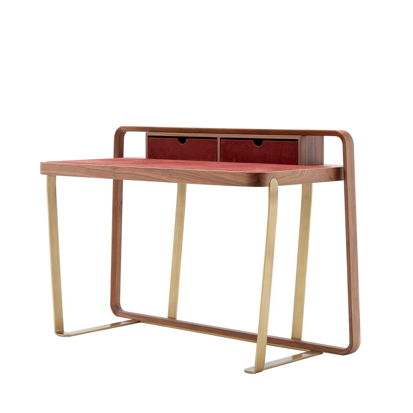 Showcasing a light and airy structure, this desk is a one of a kind design by Andrea Pinori and Giorgio Balestri. The structure features an open base that combines an American walnut frame and metal legs boasting a satin brass finish. The top,
