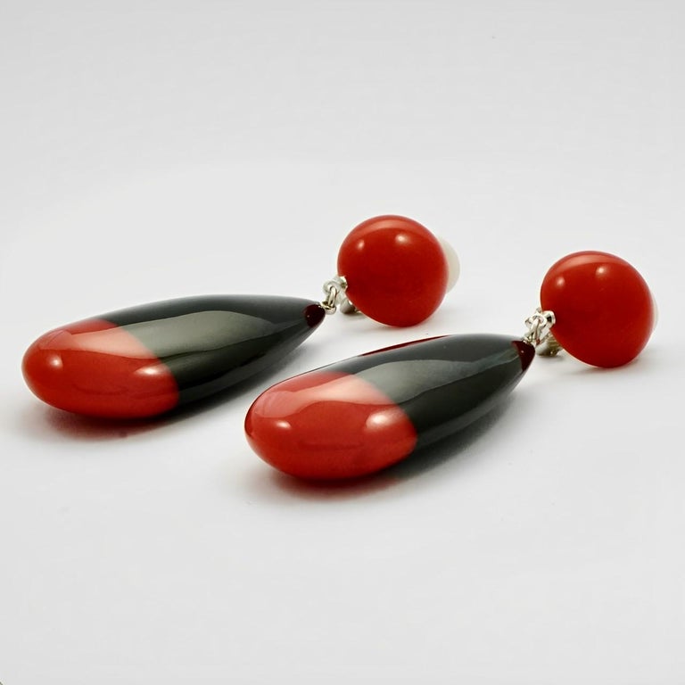 Boucles D'oreilles à Clipser - Résine Noire Avec Motif Rouge Et Or - Occasion