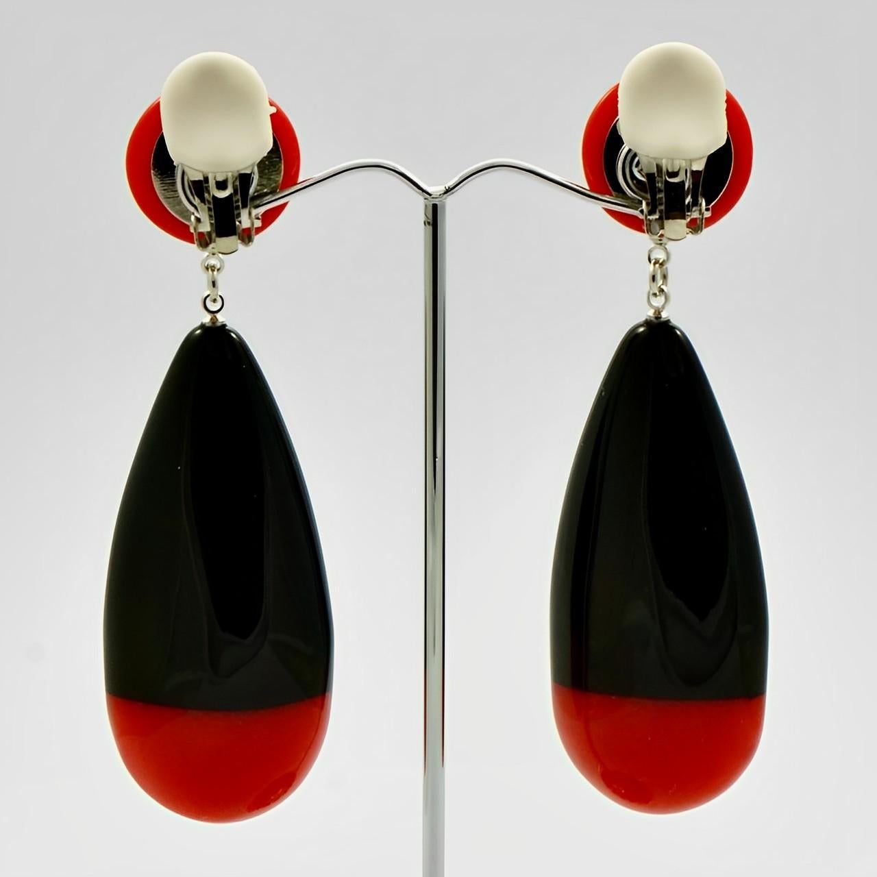 Marion Godart Red and Black Drop Clip On Shiny Plastic Statement Earrings In Good Condition For Sale In London, GB