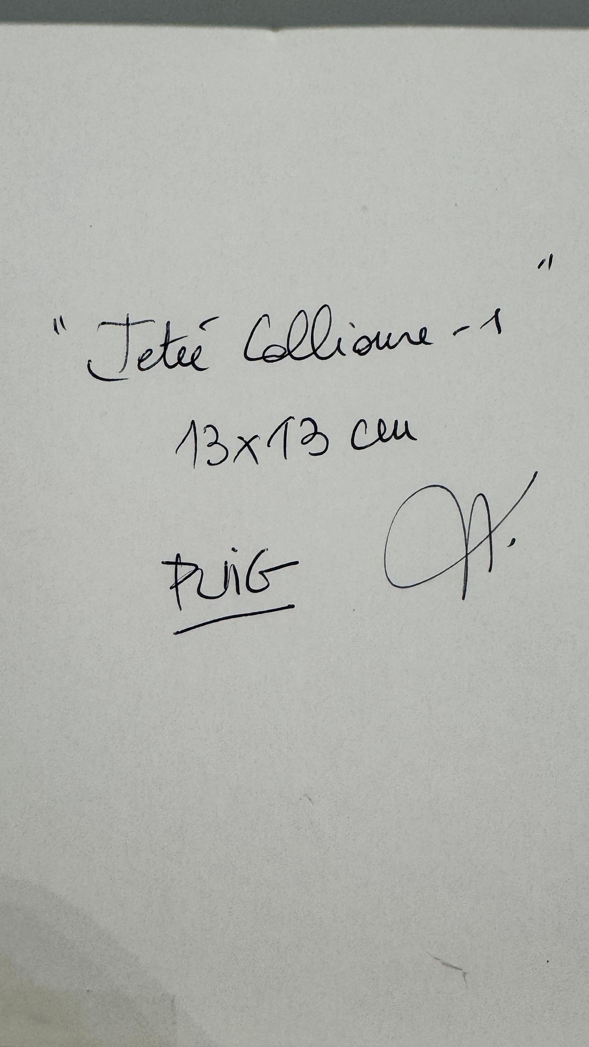 Sie entschied sich für eine minimalistische Ansicht des Piers im Mittelmeerhafen von Collioure in Südfrankreich. Die Komposition ist bewusst schlicht gehalten: links ein dunkler Pier, rechts ein einsames Segelboot und eine weite, ruhige