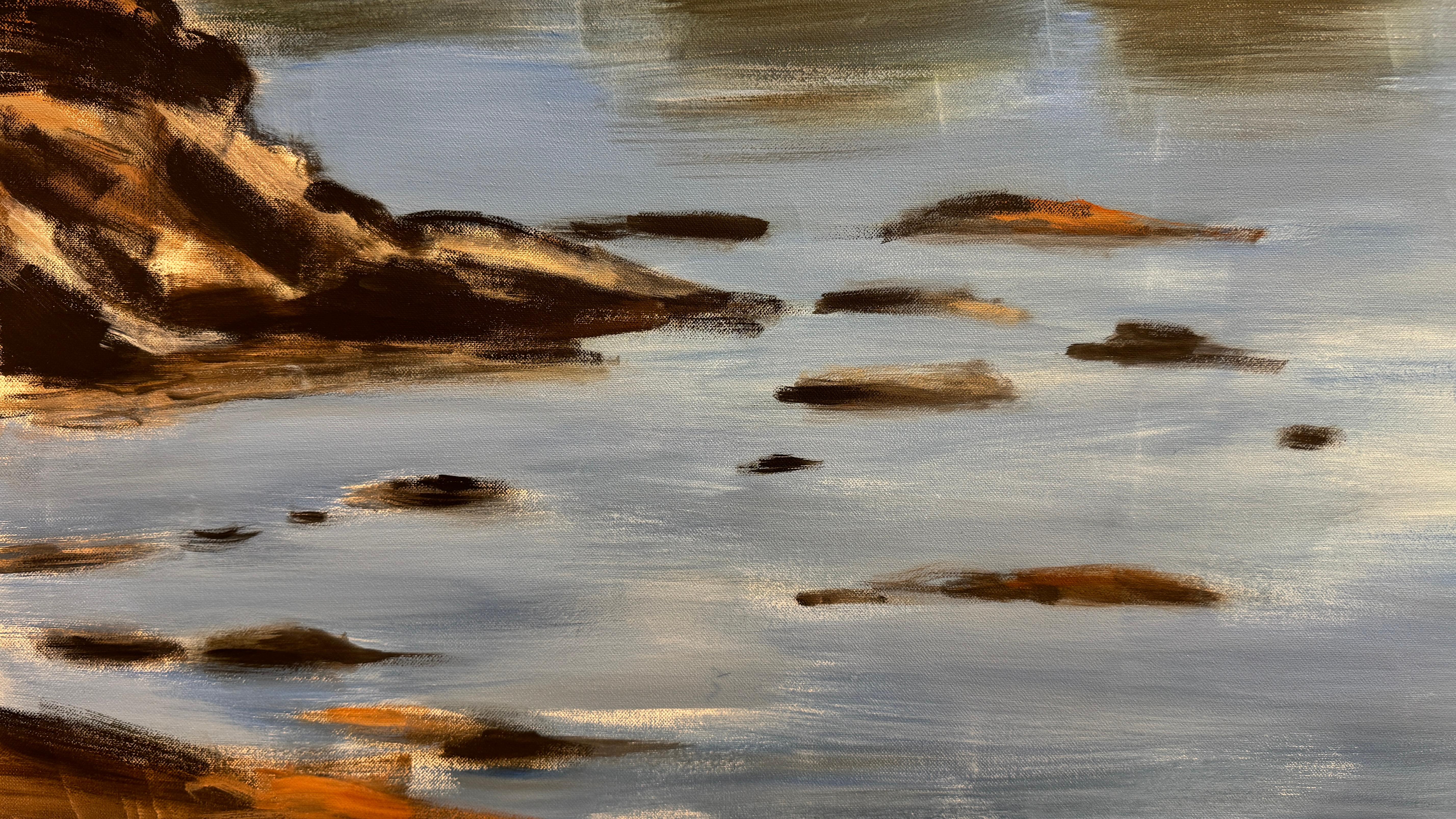 Dieses Werk ist inspiriert von einer mediterranen Bucht in Llançà an der Costa Brava in Spanien. Der Künstler wollte die Ruhe dieses Ortes durch einen von Kiefern gesäumten Strand hervorheben, an dem kleine Boote wie eine Einladung zur Gelassenheit