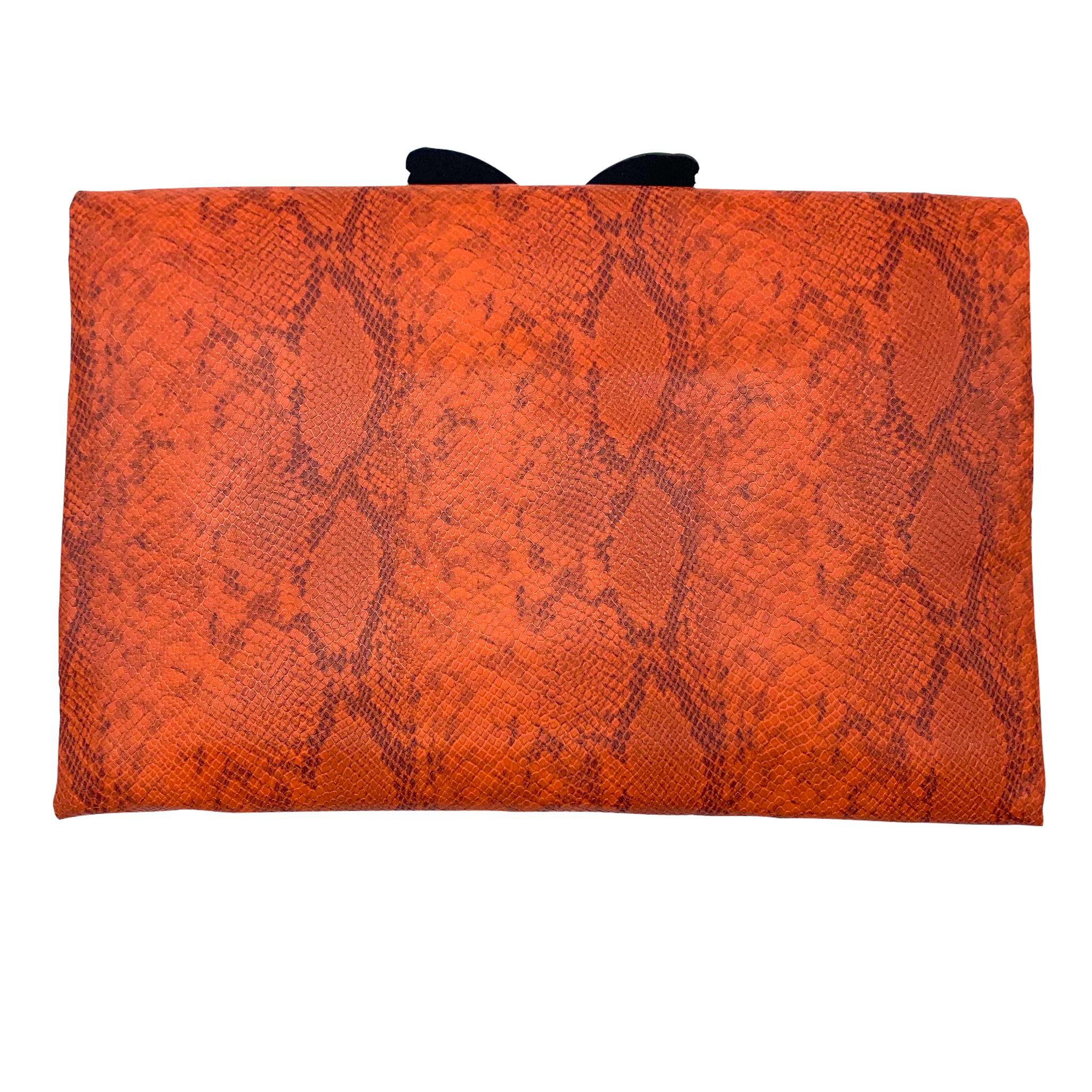 This oversized orange clutch features a faux snakeskin front flap, orange faux strap, and a detachable metal chain to easily convert this bag into a chic crossbody handbag.
Magnetic front closure
Removable, lightweight metal crossbody chain