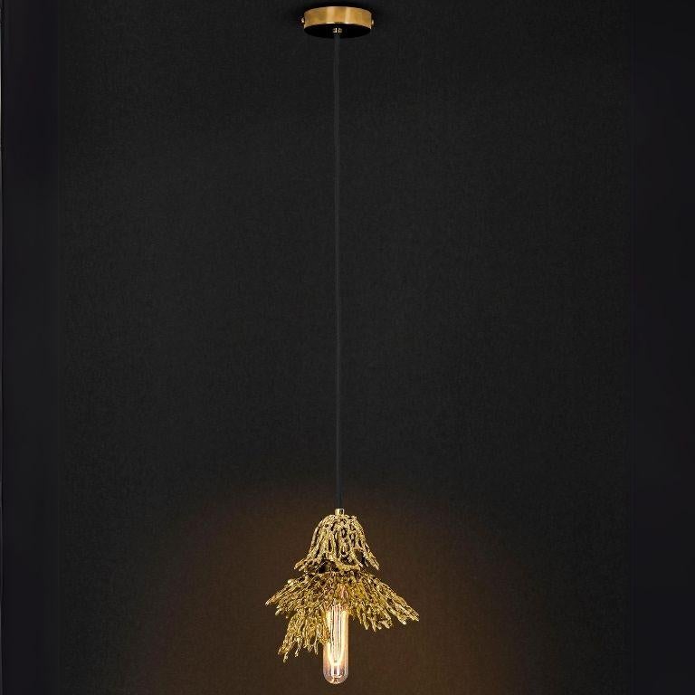 Portoghese Maris - Elegante lampada a sospensione in ottone lucido con design scultoreo in vendita