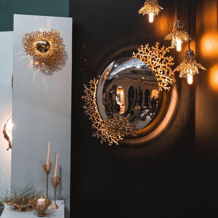 XXI secolo e contemporaneo Maris - Elegante lampada a sospensione in ottone lucido con design scultoreo in vendita