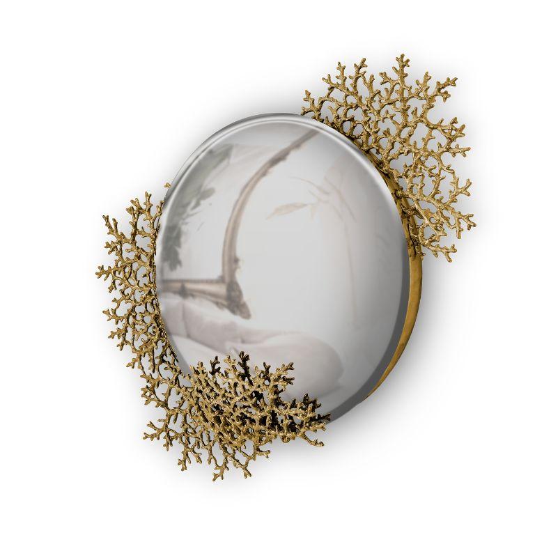 Le miroir Maris est une pièce décorative extraordinaire et sophistiquée qui incarne l'élégance raffinée. Conçue avec une coupe en dentelle complexe, elle s'inspire des coraux envoûtants que l'on trouve dans les profondeurs de l'océan. Ce miroir