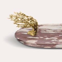 Bandeja Escultórica Maris de Latón con Mármol Calacatta Viola