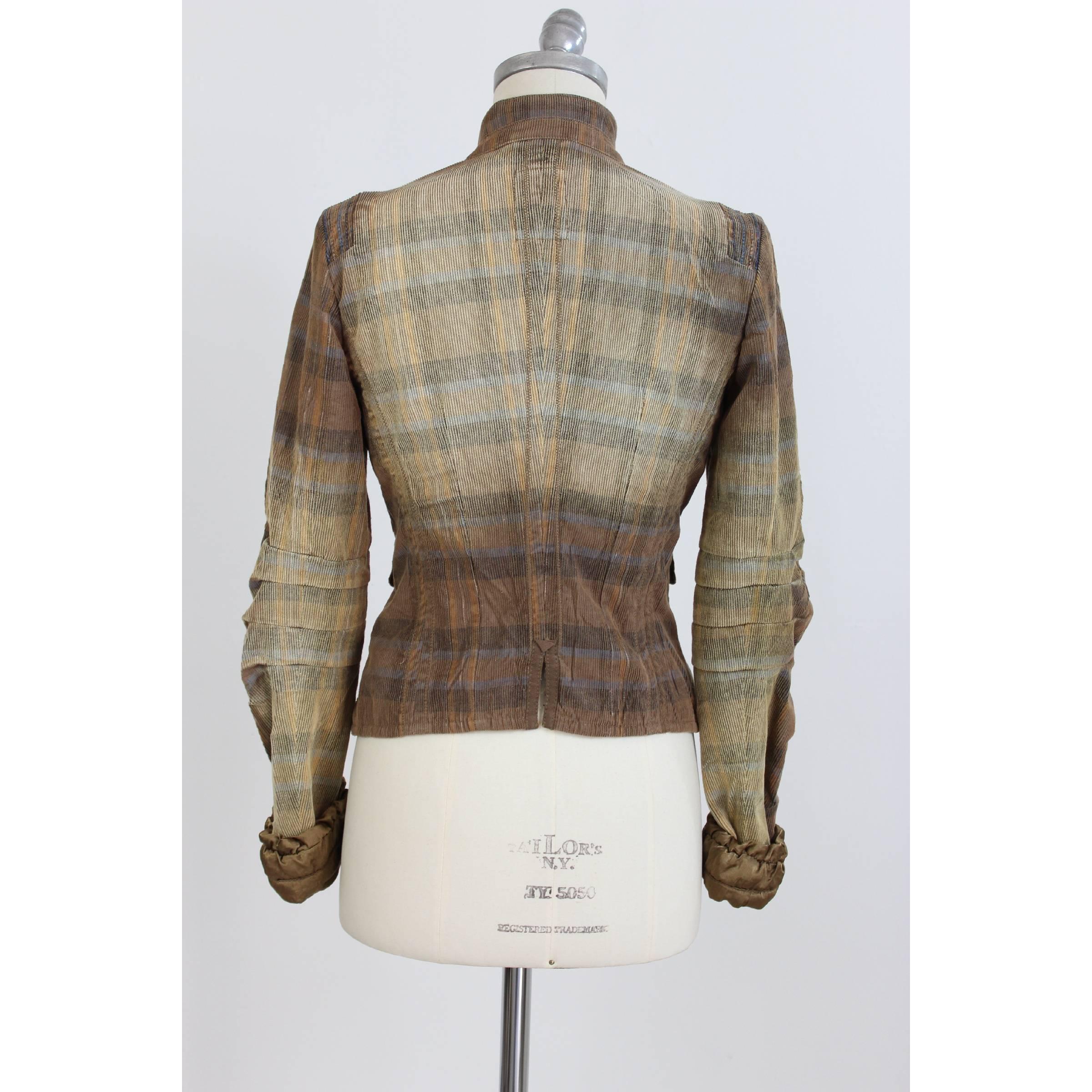 Marithe Francois Girbaud women's jacket. Brown color. The jacket with length on the sides has a closure with 4 buttons, two different from the others. There are drapes on the wrists. Made in China. Excellent vintage conditions.

Size 40 It 6 Us 8