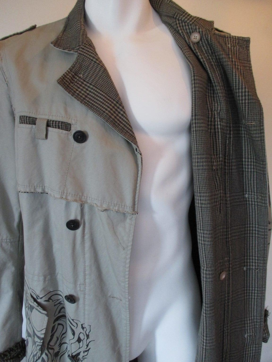 Designer coat from Marithe Francois Girbaud, made in France.
Color is grey/green
Material is cotton
double breasted
The coat has a silk wool blend Prince of Wales check lining
and has a printed design.
Please note that vintage items are not new and