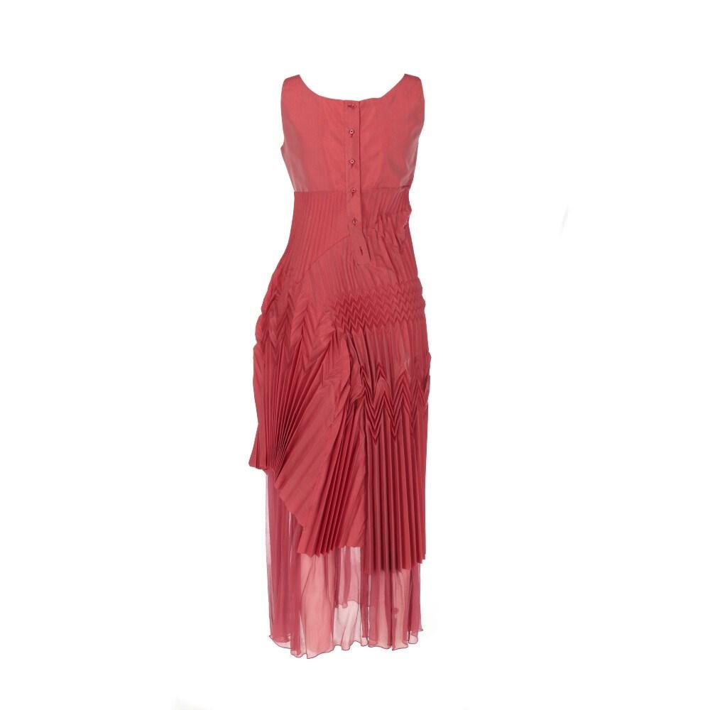 Marithé + François Girbaud slightly iridescent matte red 2000s sleeveless dress. Asymmetrical design and pleating. Long sheer silk skirt. Rear buttoning.

Size: 40 IT

Flat measurements
Height: 134 cm
Bust: 41 cm

Product code: X1581

Notes: The