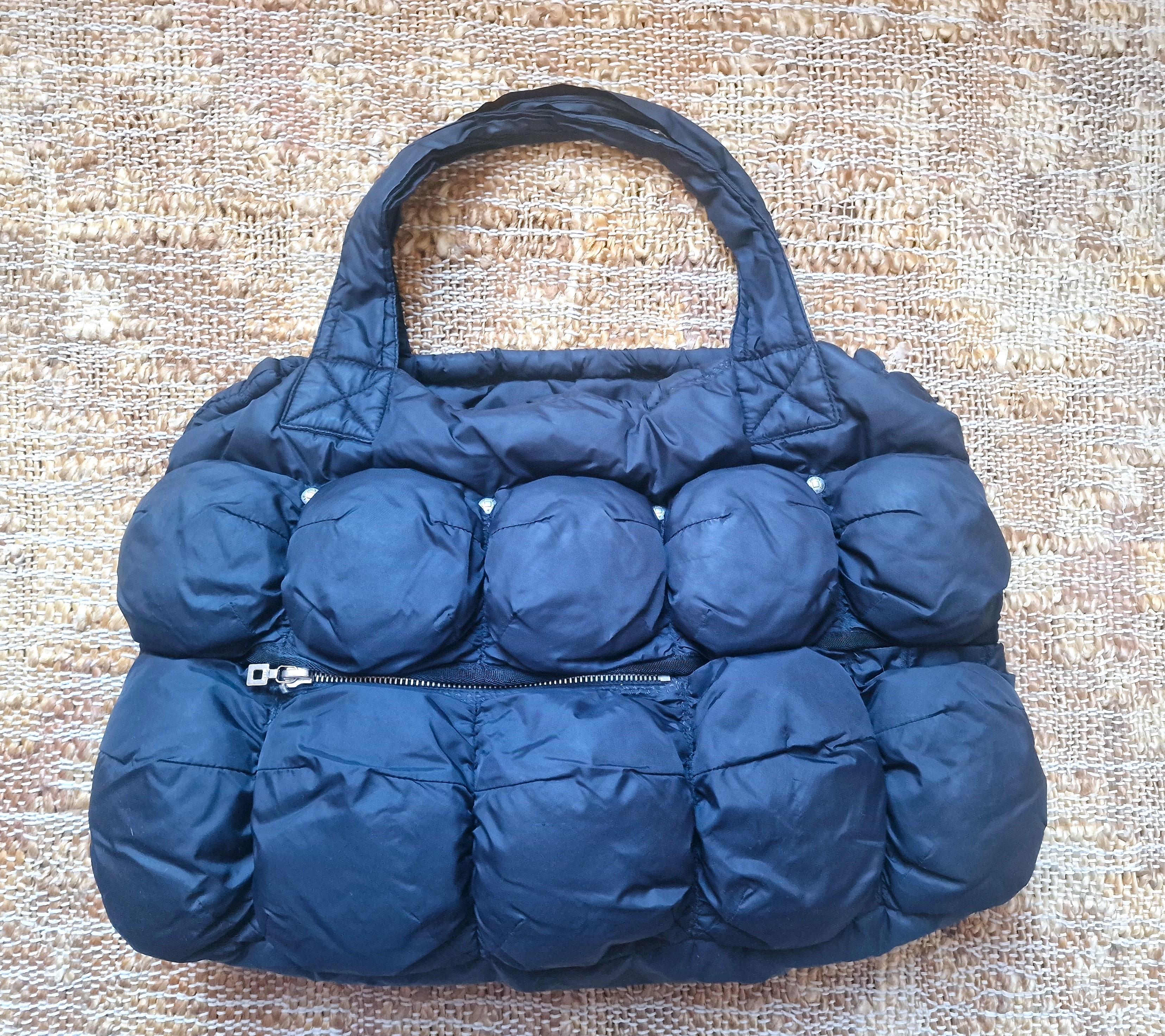 
Pokachu bag by Marithé François Girbaud!
Numerous pocket compartments throughout.
Can hold a laptop and numerous other accessories with ease.
Can be closed by the cords.

VERY GOOD condition!

Measurements:
Length with handle: 51 cm / 20.1