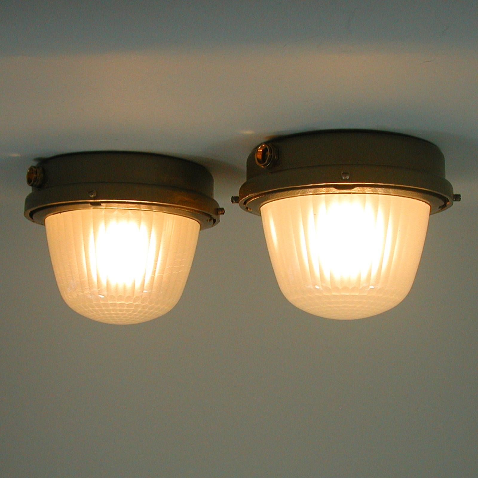 Maritime Holophane Sconces Wall Lights by HOLOPHANE, France 1950s, Set of Two In Good Condition For Sale In NUEMBRECHT, NRW