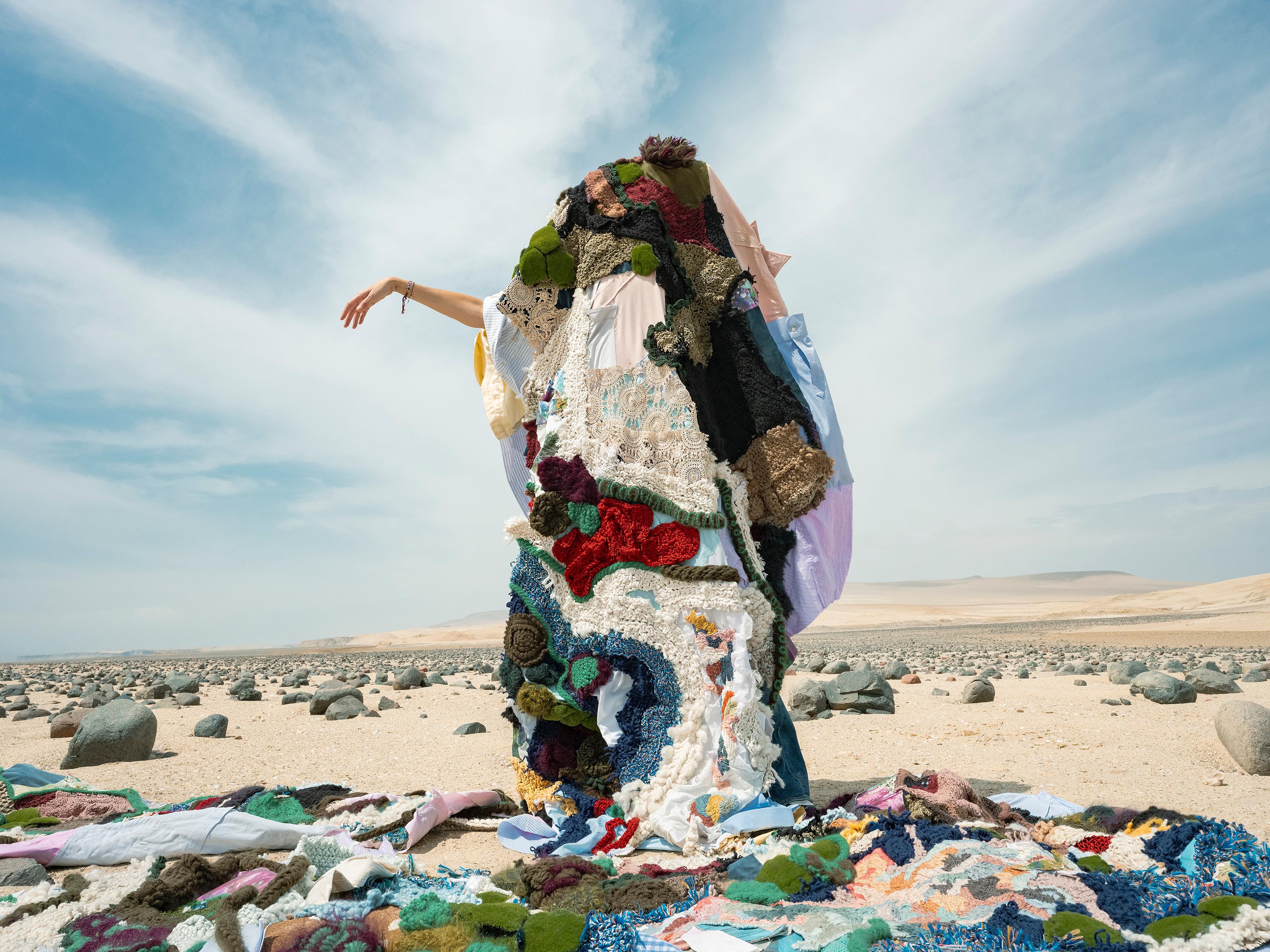 "A Tajo Abierto Paracas VI" embroidery, nature, performance