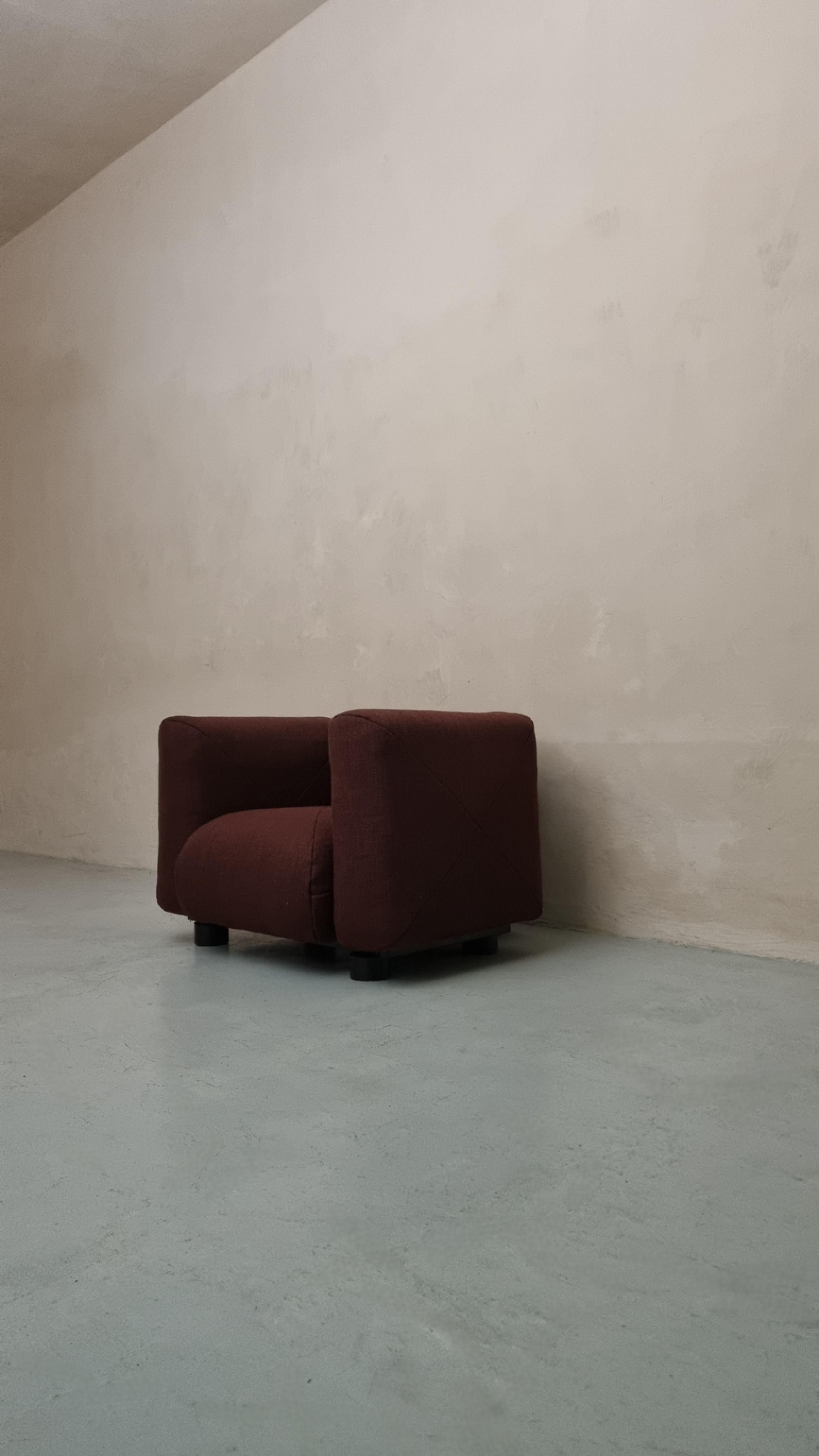 Marius & Marius armchair designed by Mario Marenco for Arflex in the 1970s.
Painted metal frame, foam cushions, linen and wool cover, plastic feet.
Excellent condition, restored.

Mario Marenco (Foggia, September 9, 1933 - Rome, March 17, 2019) was