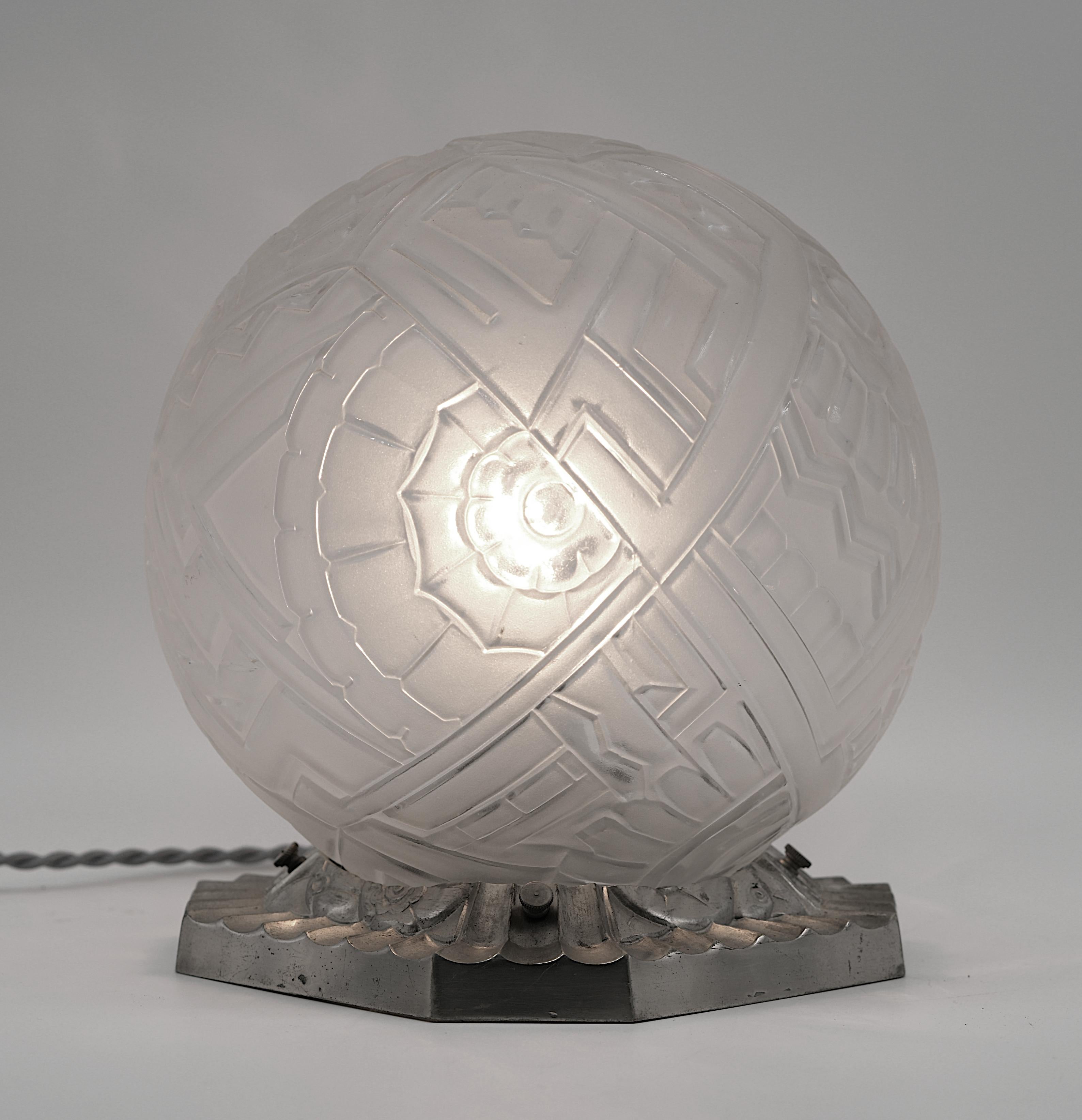 Lampe de table Art Déco française Marius SABINO, 1920 Excellent état - En vente à Saint-Amans-des-Cots, FR