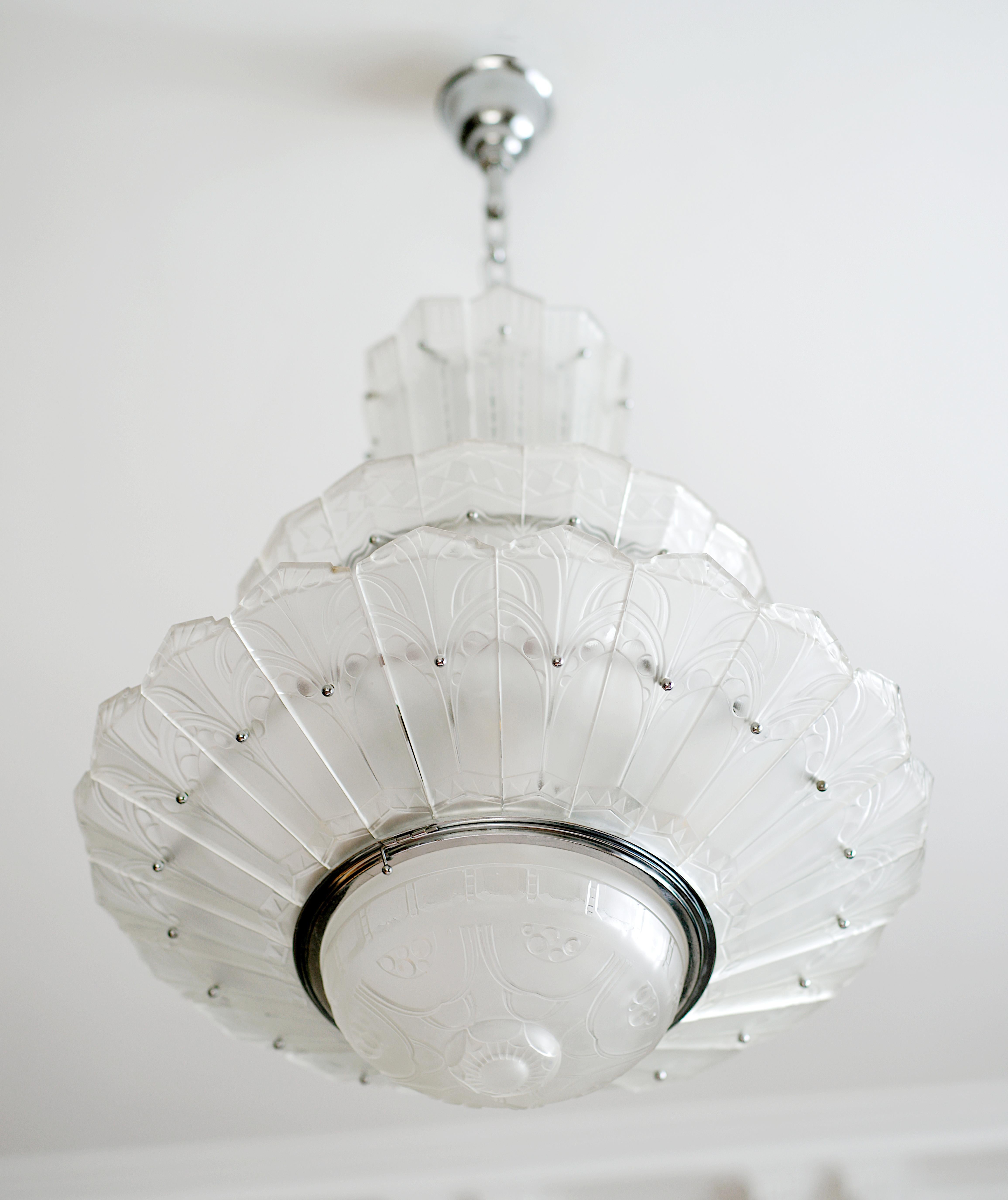Grand lustre Art Déco français Marius SABINO avec 3 rangées de palmettes, années 1930 en vente 5