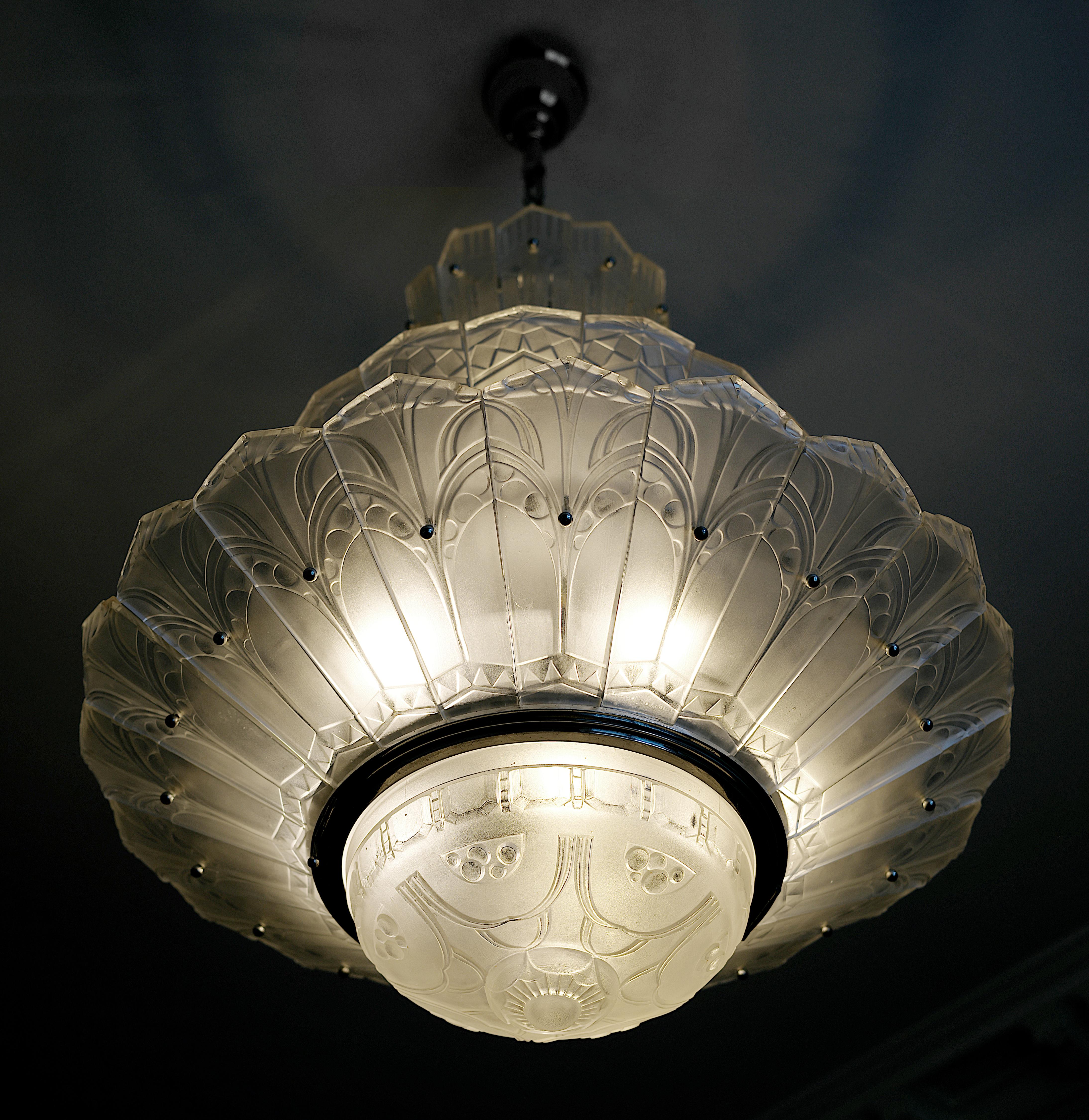 Marius SABINO Large French Art Deco chandelier with 3 rows of palmettes, 1930s For Sale 8